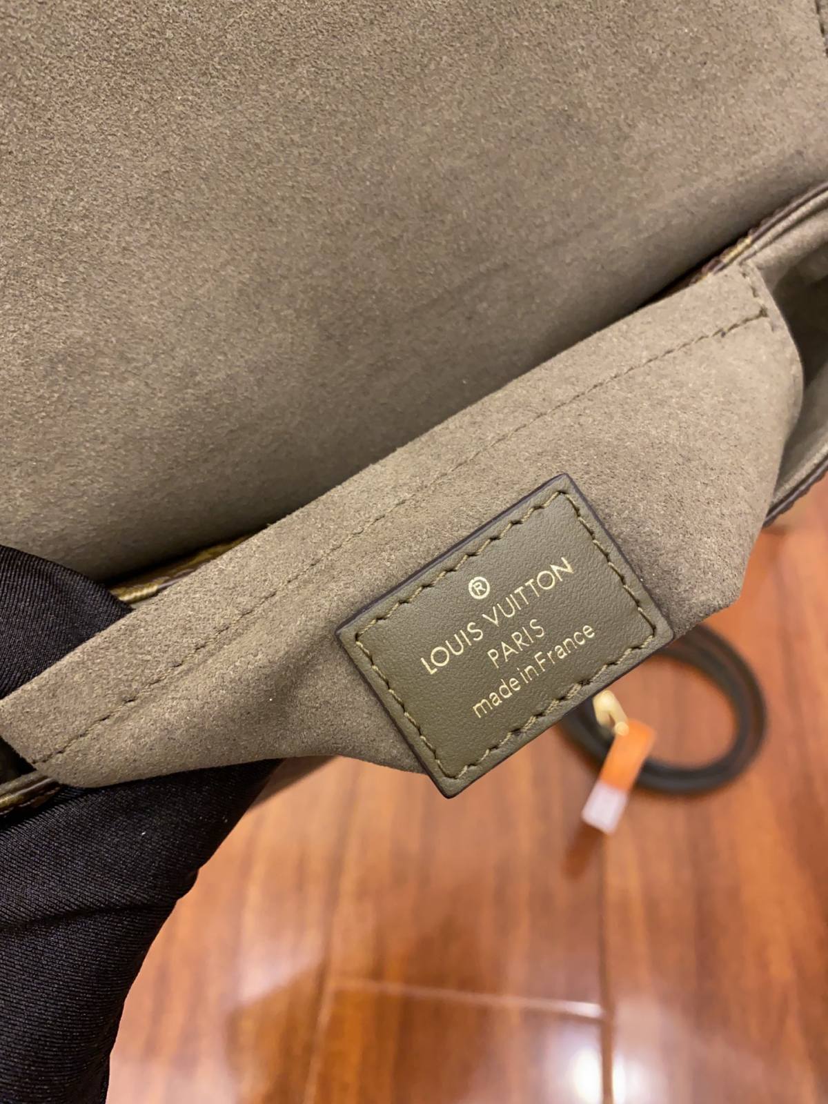 Ellebag’s Replica Precision: Louis Vuitton Lock BB Monogram Bag M44797-Labākās kvalitātes viltotās Louis Vuitton somas tiešsaistes veikals, dizaineru somas kopija ru