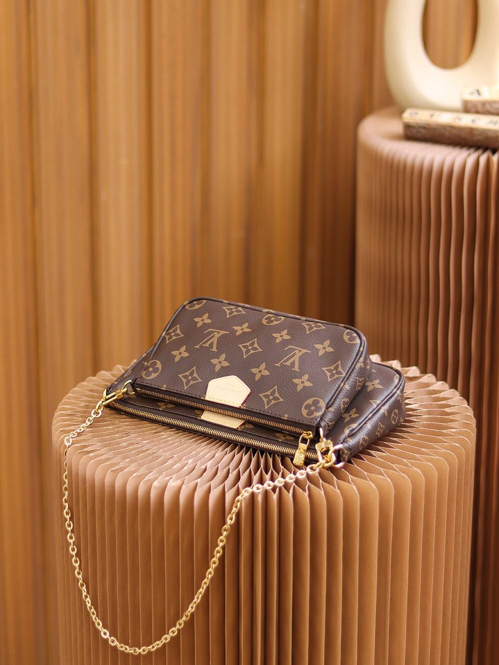 Ellebag’s Replica Expertise: Louis Vuitton MULTI POCHETTE ACCESSORIES Handbag (M44813) Green-最高品質の偽のルイヴィトンバッグオンラインストア、レプリカデザイナーバッグru