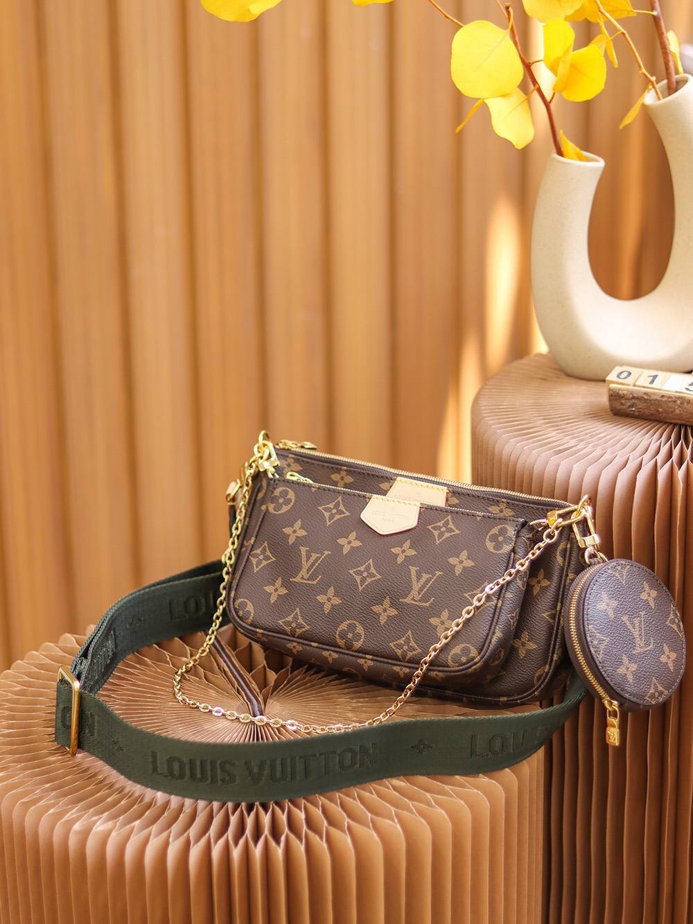 Ellebag’s Replica Expertise: Louis Vuitton MULTI POCHETTE ACCESSORIES Handbag (M44813) Green-最高品質の偽のルイヴィトンバッグオンラインストア、レプリカデザイナーバッグru