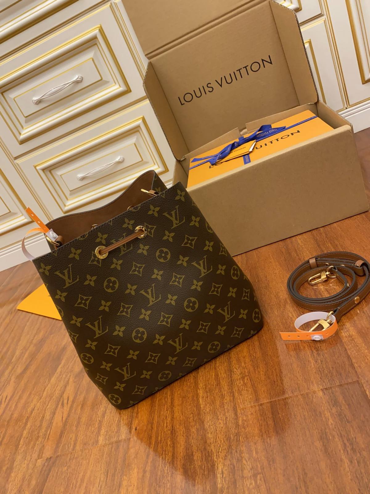 Ellebag’s Masterful Replica Craftsmanship: Louis Vuitton M44887 Caramel Gaston-Louis NeoNoe Bucket Bag Monogram-בעסטער קוואַליטעט שווינדל לוי ווויטטאָן באַג אָנליין קראָם, רעפּליקע דיזיינער זעקל רו