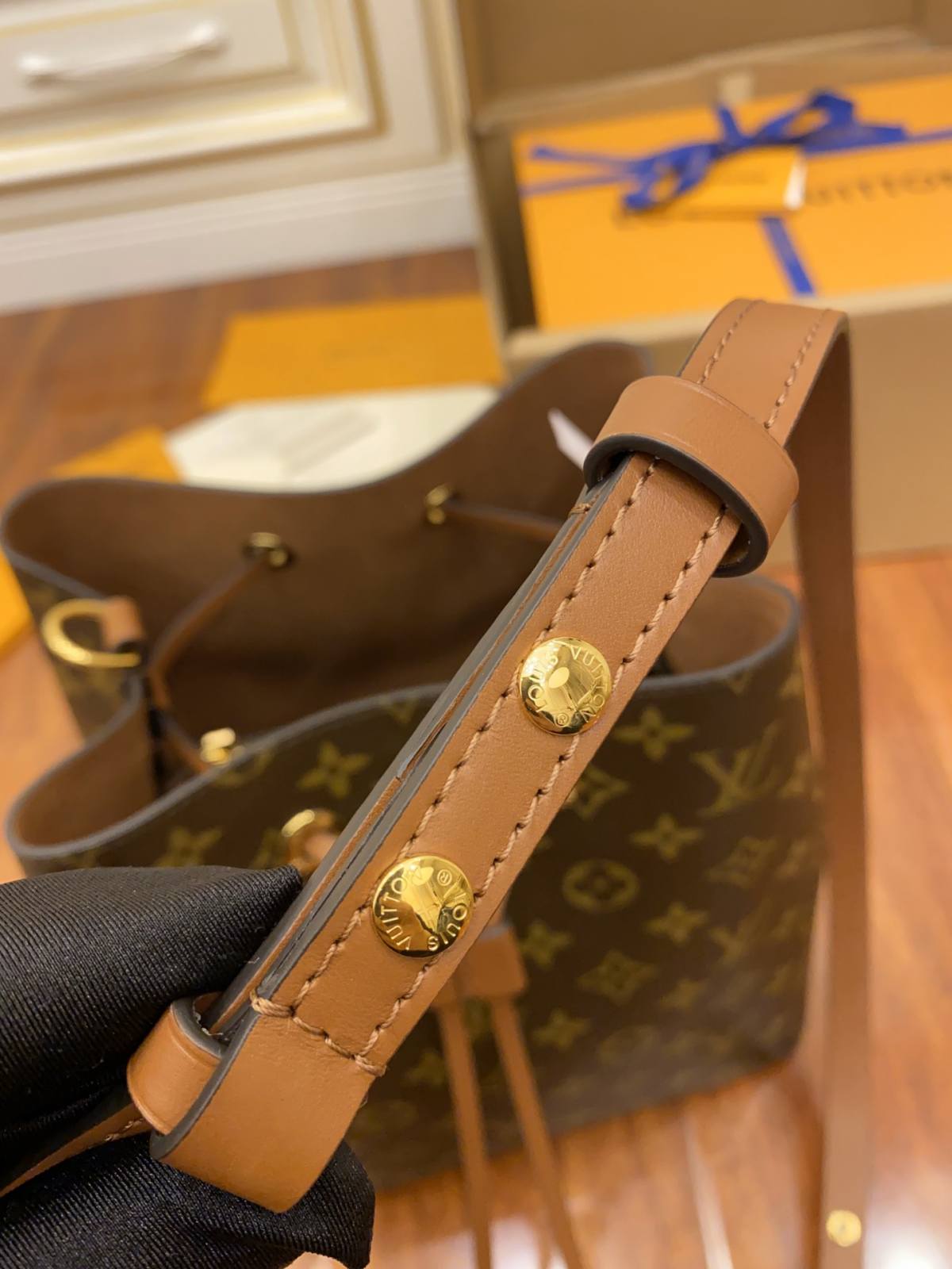 Ellebag’s Masterful Replica Craftsmanship: Louis Vuitton M44887 Caramel Gaston-Louis NeoNoe Bucket Bag Monogram-Bästa kvalitet Fake Louis Vuitton Bag Online Store, Replica designer bag ru