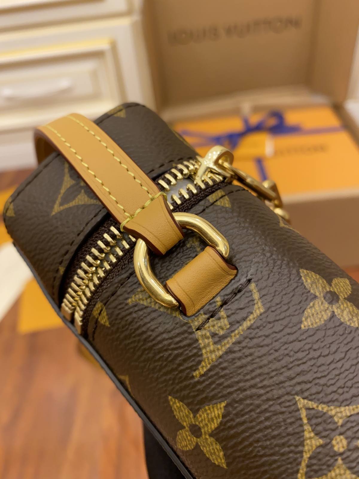 Ellebag’s Exquisite Replica of Louis Vuitton M44914 PHONE BOX Handbag-Bästa kvalitet Fake Louis Vuitton Bag Online Store, Replica designer bag ru