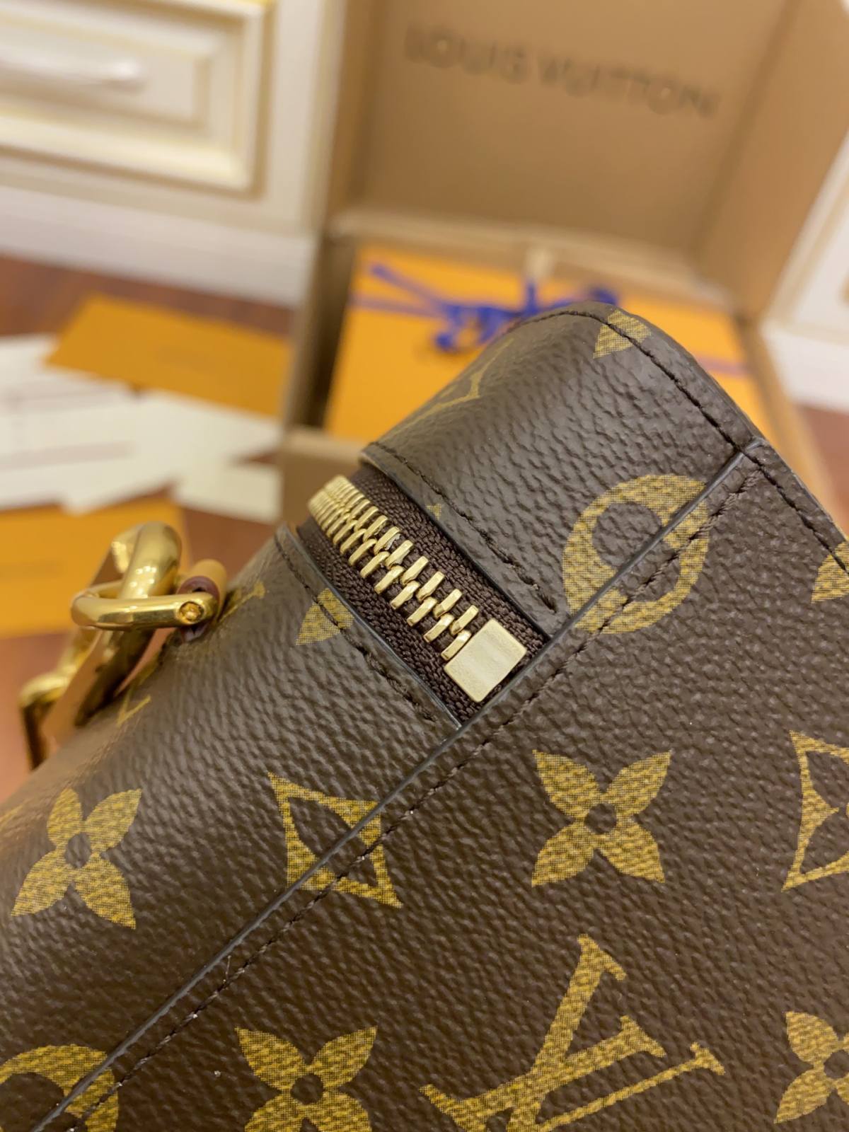 Ellebag’s Exquisite Replica of Louis Vuitton M44914 PHONE BOX Handbag-Meilleure qualité de faux sac Louis Vuitton en ligne, réplique de sac de créateur ru