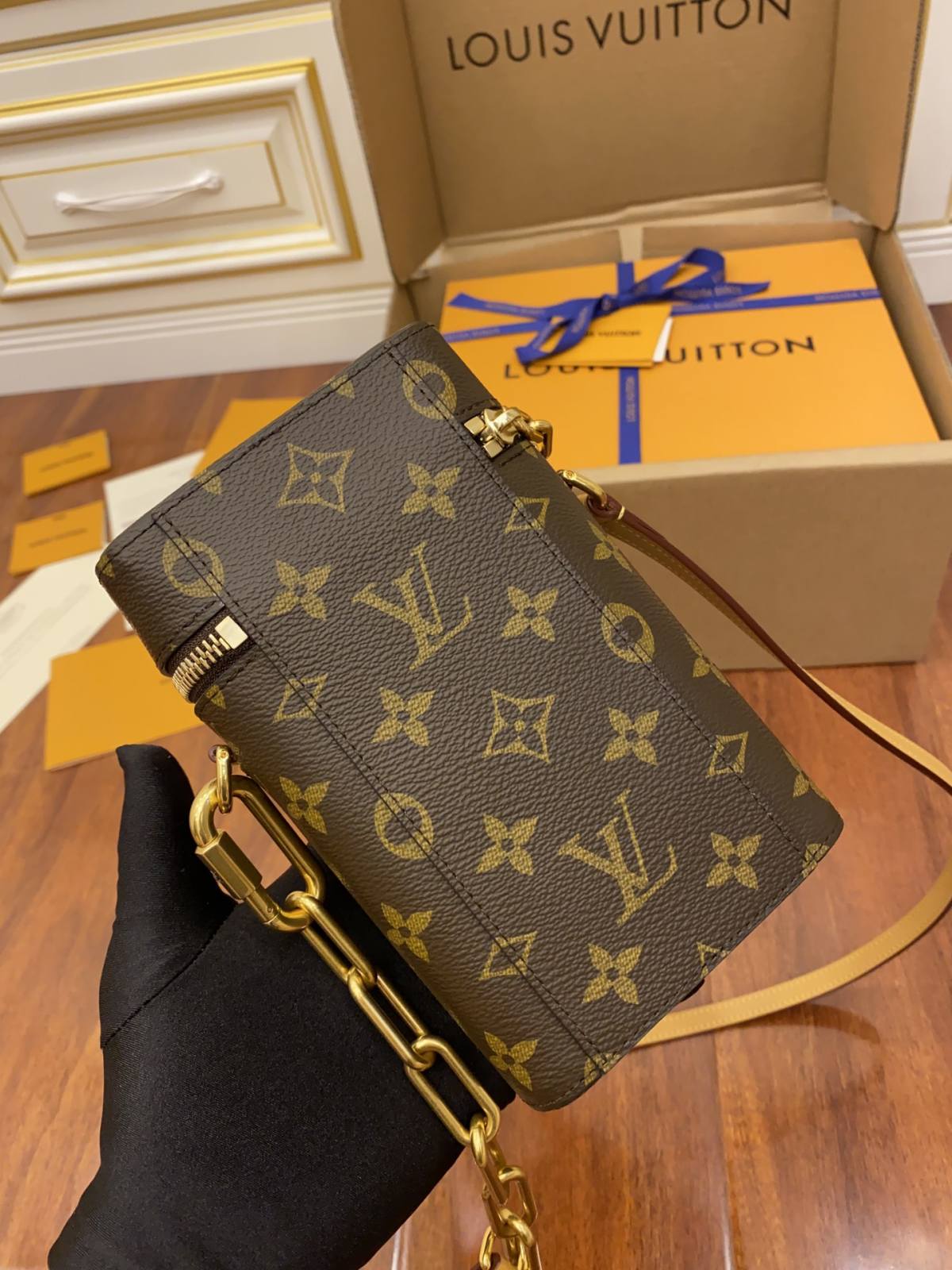 Ellebag’s Exquisite Replica of Louis Vuitton M44914 PHONE BOX Handbag-Καλύτερης ποιότητας Fake Louis Vuitton Ηλεκτρονικό κατάστημα, Replica designer bag ru