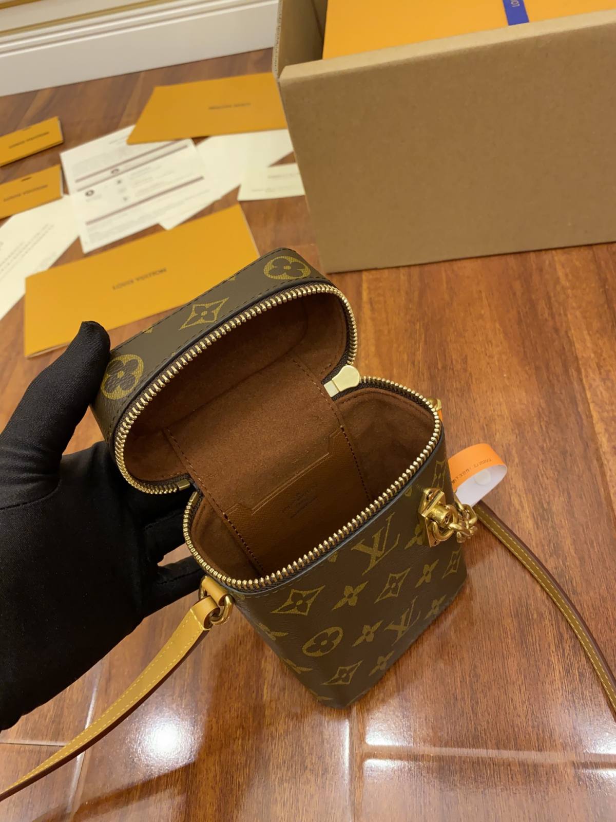 Ellebag’s Exquisite Replica of Louis Vuitton M44914 PHONE BOX Handbag-Toko Online Tas Louis Vuitton Palsu Kualitas Terbaik, Tas desainer replika ru