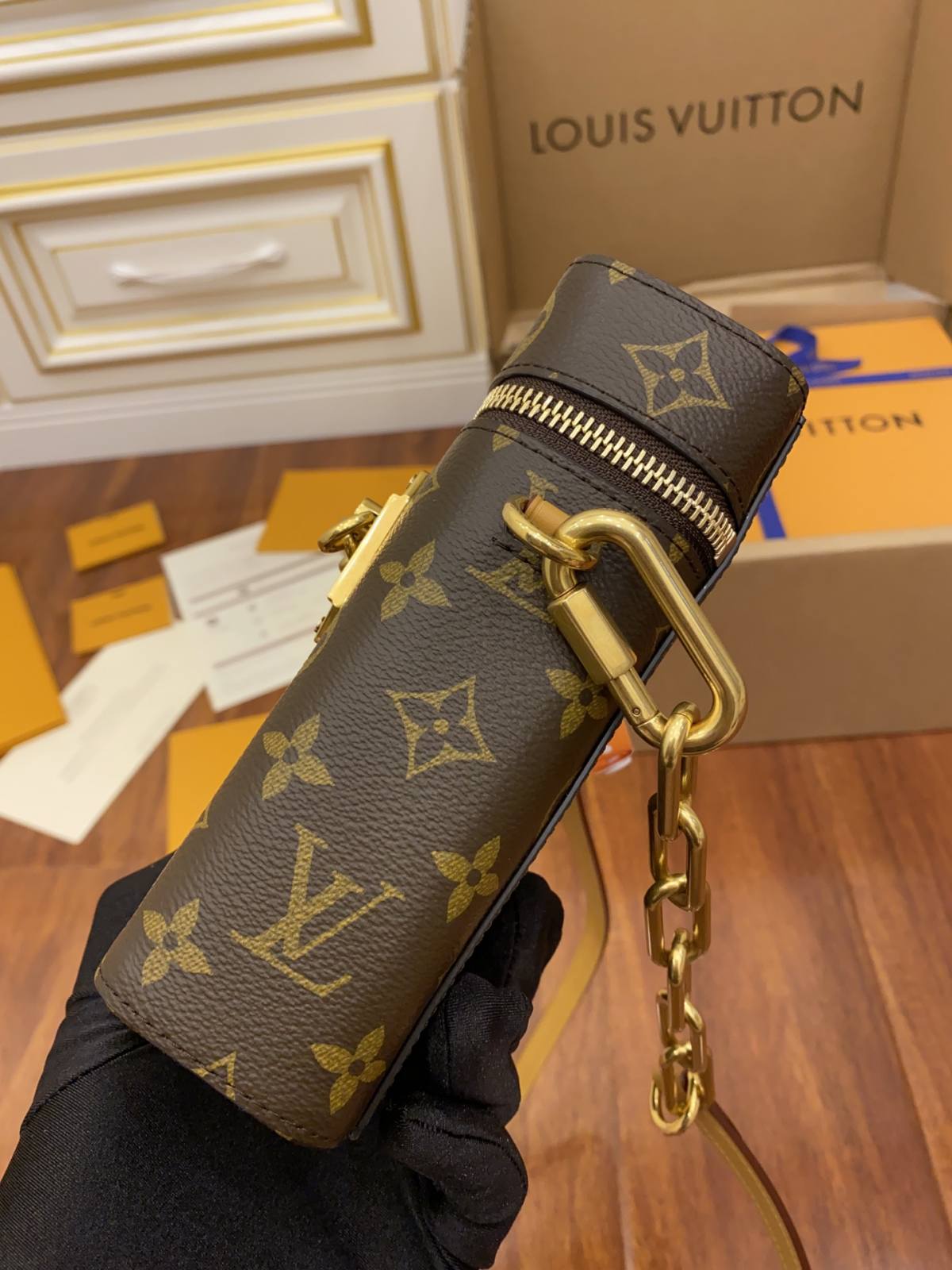 Ellebag’s Exquisite Replica of Louis Vuitton M44914 PHONE BOX Handbag-Molemo ka ho Fetisisa Lebenkele la Lebenkele la Marang-rang la Fake Louis Vuitton, Replica designer bag ru