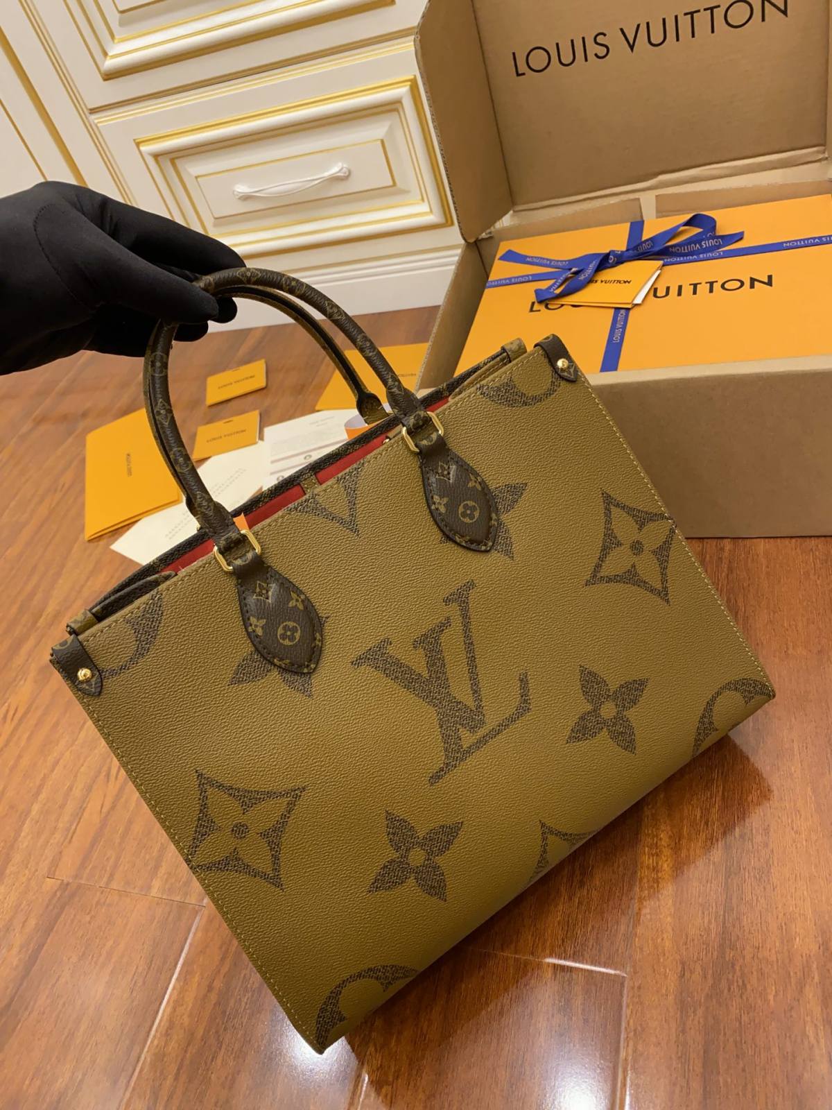 Ellebag’s Masterful Replica of Louis Vuitton ONTHEGO Medium Handbag (M45039) in Monogram-בעסטער קוואַליטעט שווינדל לוי ווויטטאָן באַג אָנליין קראָם, רעפּליקע דיזיינער זעקל רו