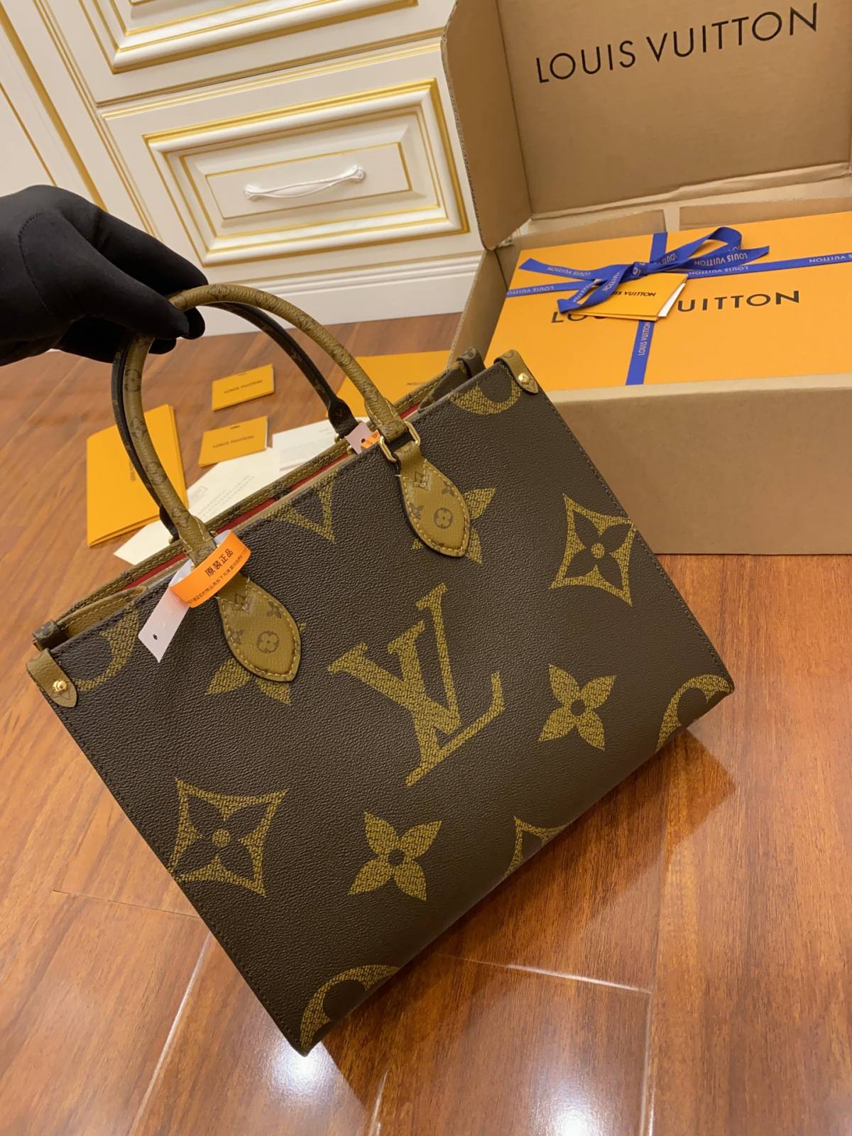 Ellebag’s Masterful Replica of Louis Vuitton ONTHEGO Medium Handbag (M45039) in Monogram-بہترین معیار کا جعلی لوئس ووٹن بیگ آن لائن اسٹور، ریپلیکا ڈیزائنر بیگ آر یو