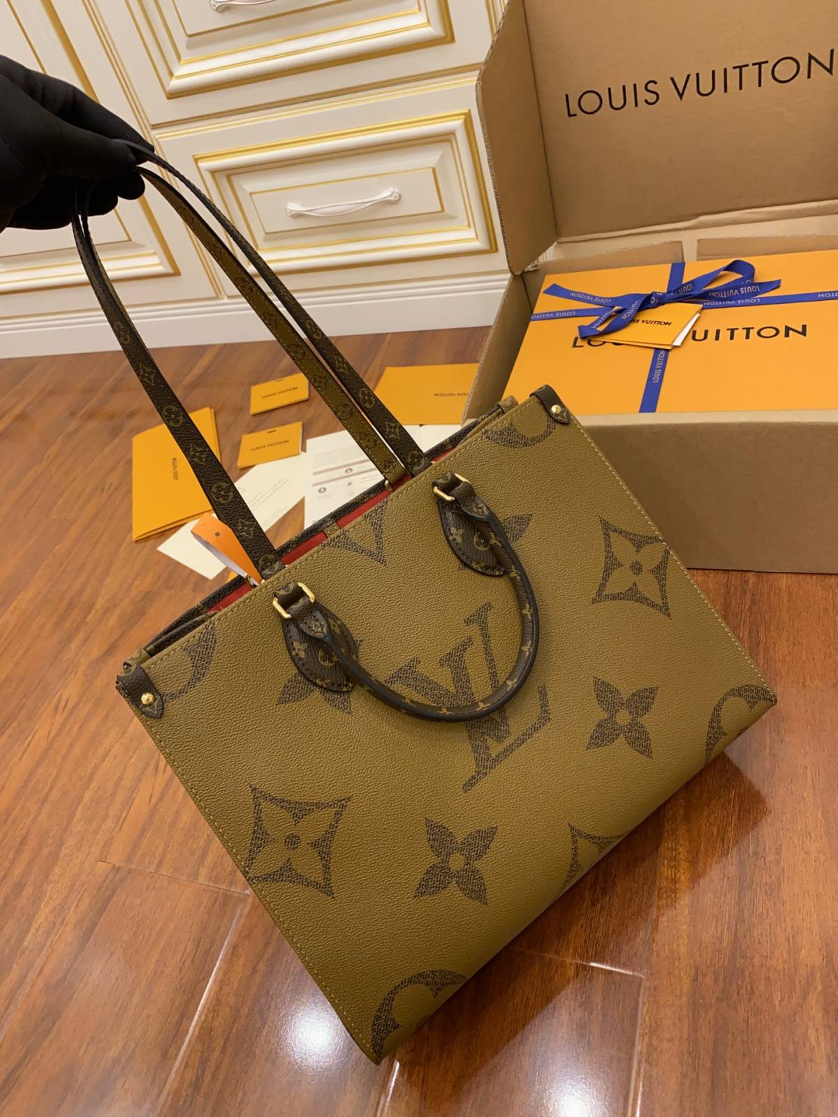 Ellebag’s Masterful Replica of Louis Vuitton ONTHEGO Medium Handbag (M45039) in Monogram-בעסטער קוואַליטעט שווינדל לוי ווויטטאָן באַג אָנליין קראָם, רעפּליקע דיזיינער זעקל רו