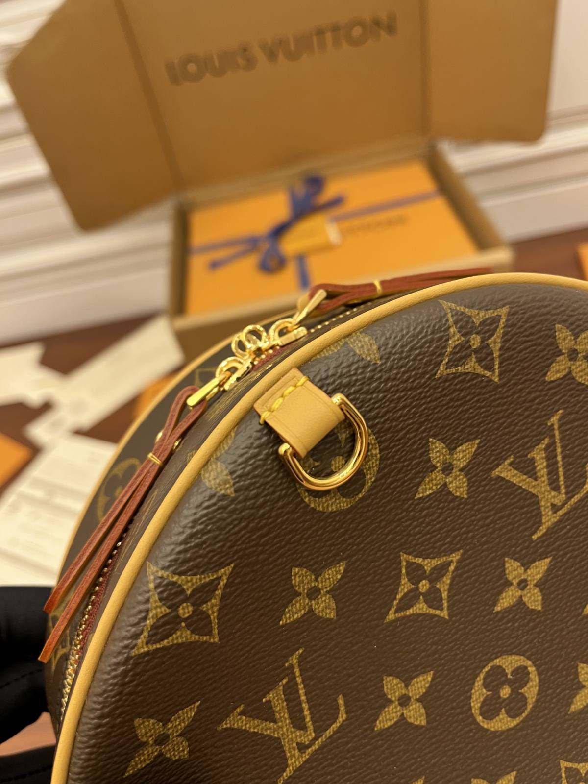 Ellebag’s Replica of Louis Vuitton BOITE CHAPEAU SOUPLE Bag (M45647)-最高品質の偽のルイヴィトンバッグオンラインストア、レプリカデザイナーバッグru