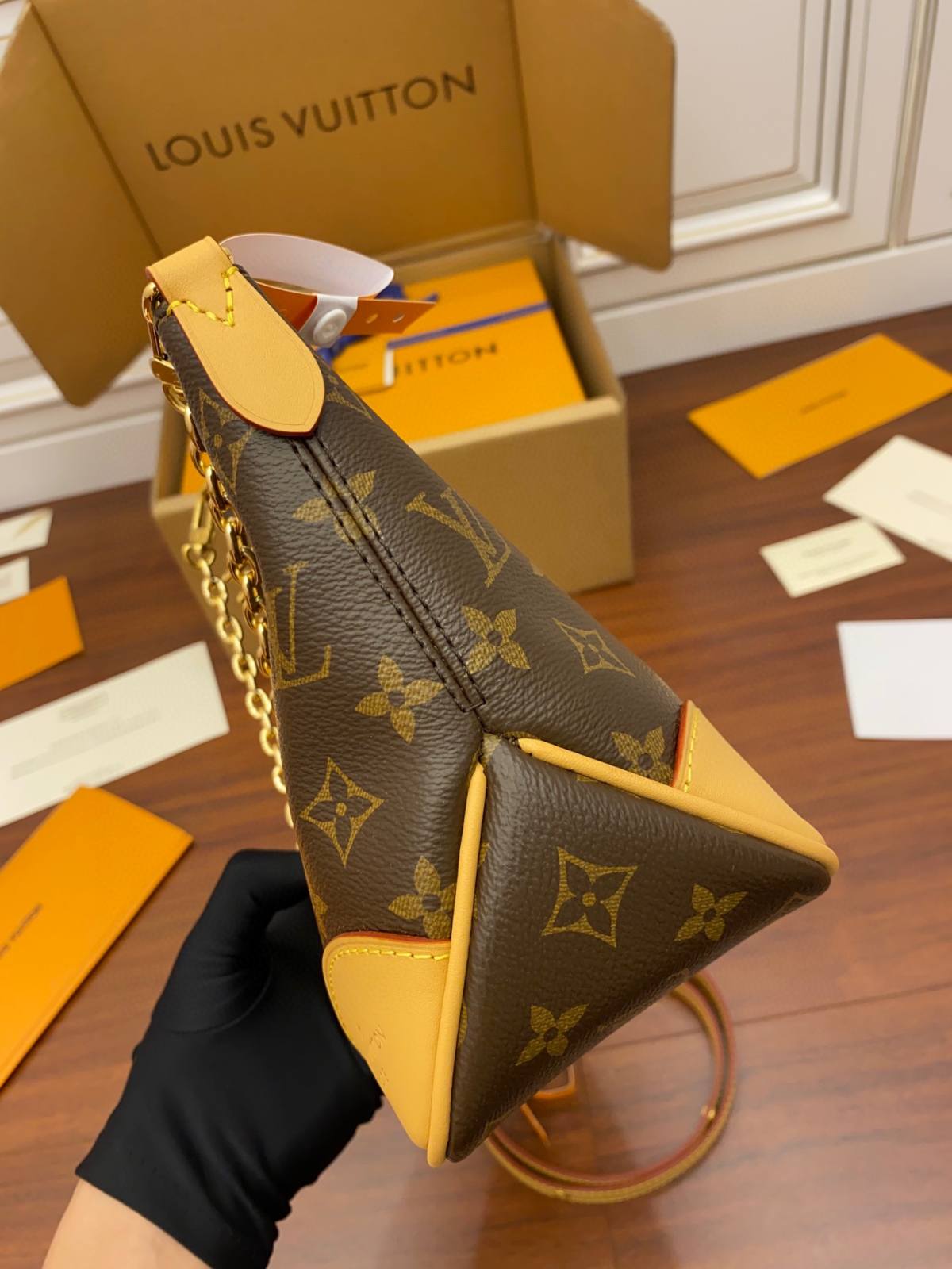 Ellebag’s Replica of Louis Vuitton BOULOGNE Handbag (M45832) in Monogram-Kedai Dalam Talian Beg Louis Vuitton Palsu Kualiti Terbaik, Beg reka bentuk replika ru