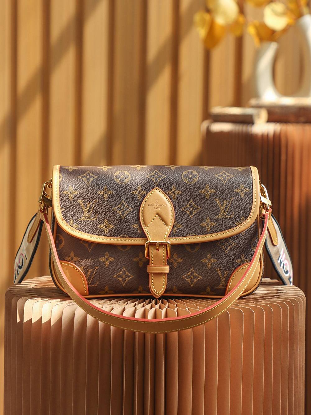 Ellebag Replica Excellence: Crafting the Louis Vuitton DIANE Handbag (M45985)-Best Quality Fake Louis Vuitton сумка онлайн дүкөнү, Replica дизайнер сумка ru