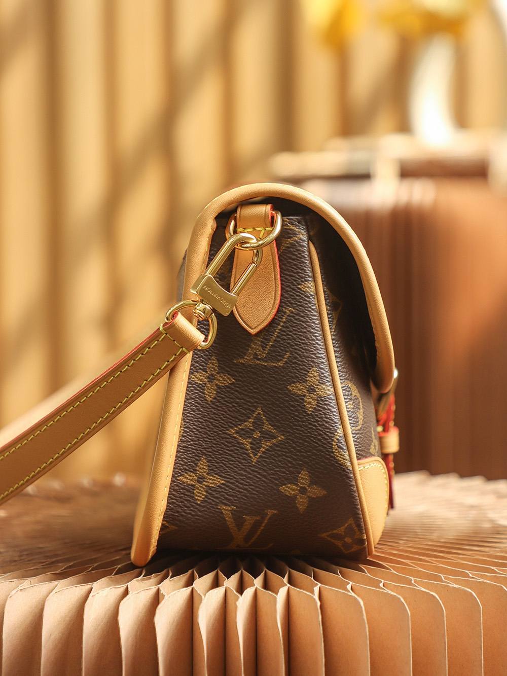 Ellebag Replica Excellence: Crafting the Louis Vuitton DIANE Handbag (M45985)-Інтэрнэт-крама падробленай сумкі Louis Vuitton лепшай якасці, рэплікі дызайнерскай сумкі ru