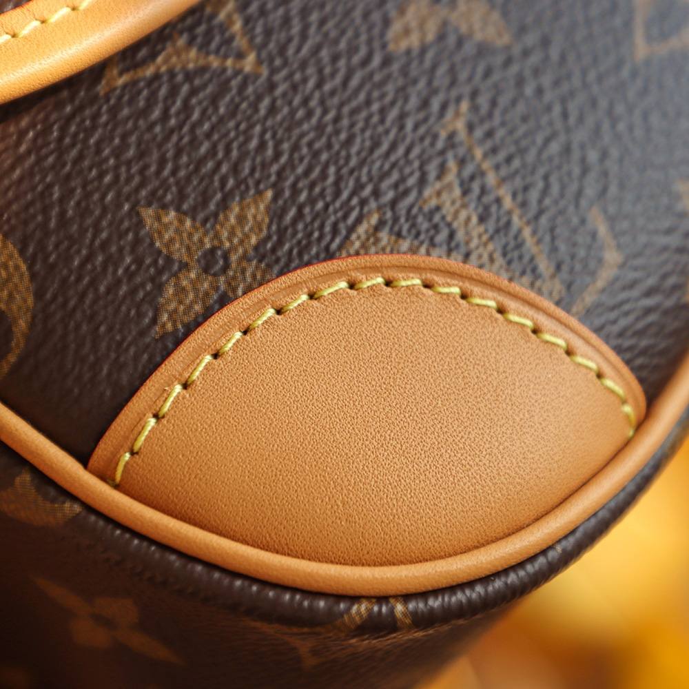 Ellebag Replica Excellence: Crafting the Louis Vuitton DIANE Handbag (M45985)-Molemo ka ho Fetisisa Lebenkele la Lebenkele la Marang-rang la Fake Louis Vuitton, Replica designer bag ru