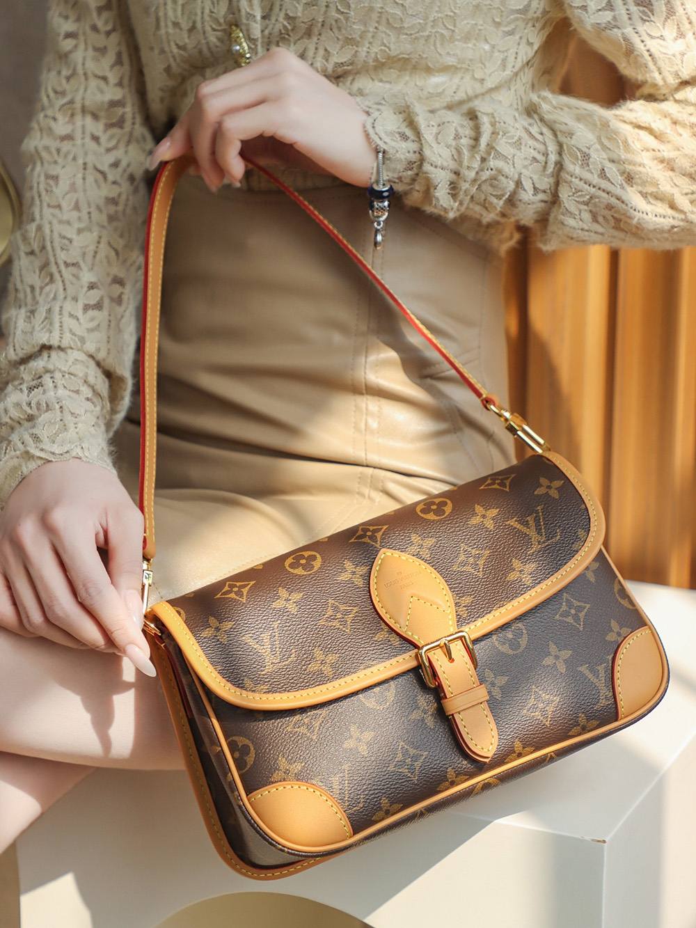 Ellebag Replica Excellence: Crafting the Louis Vuitton DIANE Handbag (M45985)-ហាងអនឡាញកាបូប Louis Vuitton ក្លែងក្លាយដែលមានគុណភាពល្អបំផុត កាបូបអ្នករចនាម៉ូដចម្លង ru