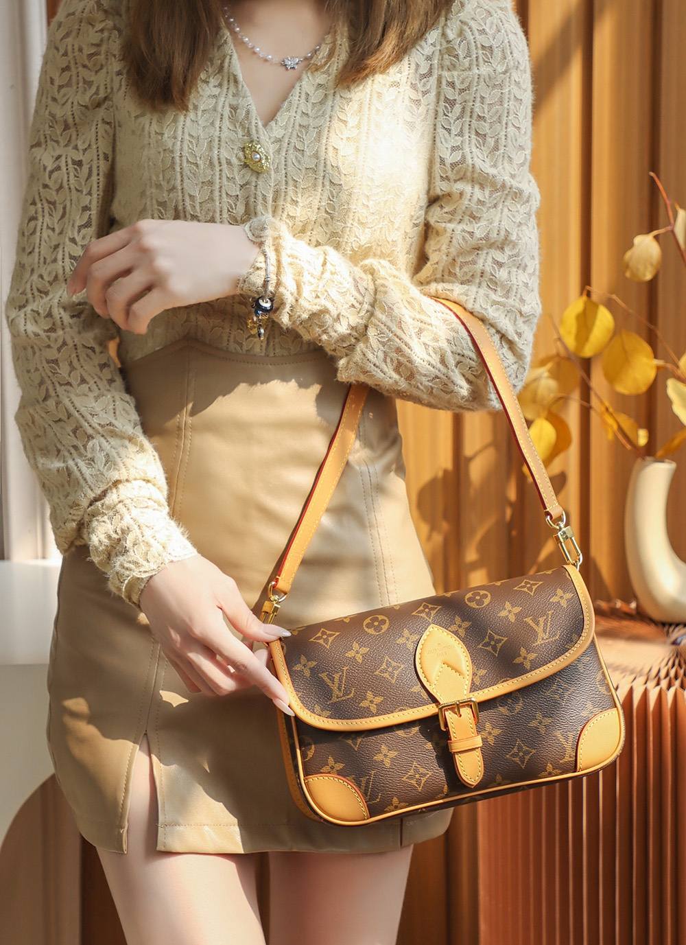 Ellebag Replica Excellence: Crafting the Louis Vuitton DIANE Handbag (M45985)-Magazin online de geanți Louis Vuitton fals de cea mai bună calitate, geantă de designer replica ru