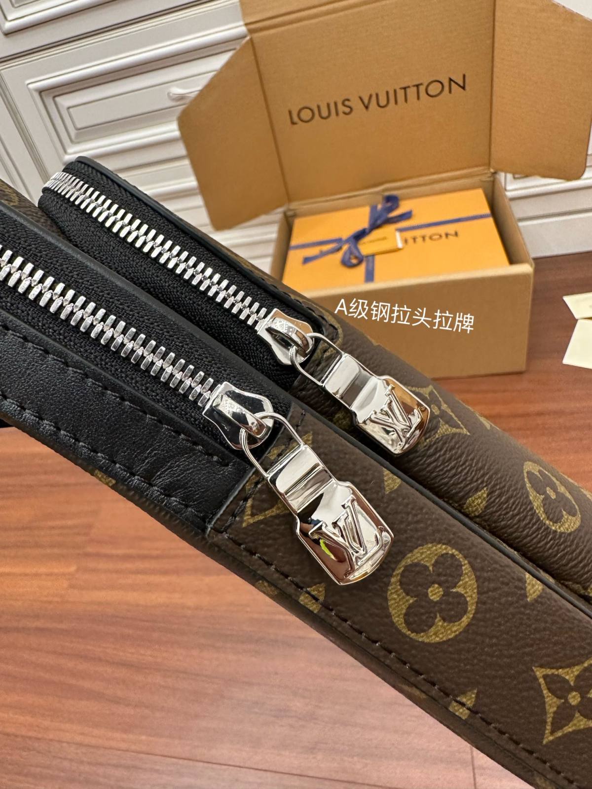 Ellebag’s Expert Replication: Louis Vuitton M46327 Avenue Shoulder Bag-Bedste kvalitet Fake Louis Vuitton Bag Online Store, Replica designer bag ru