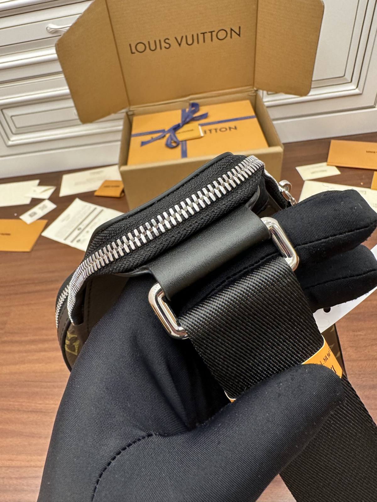 Ellebag’s Expert Replication: Louis Vuitton M46327 Avenue Shoulder Bag-Molemo ka ho Fetisisa Lebenkele la Lebenkele la Marang-rang la Fake Louis Vuitton, Replica designer bag ru