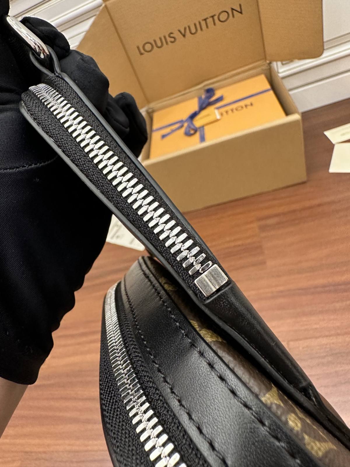 Ellebag’s Expert Replication: Louis Vuitton M46327 Avenue Shoulder Bag-Best Quality Fake Louis Vuitton Bag Online Store, Replica designer bag ru