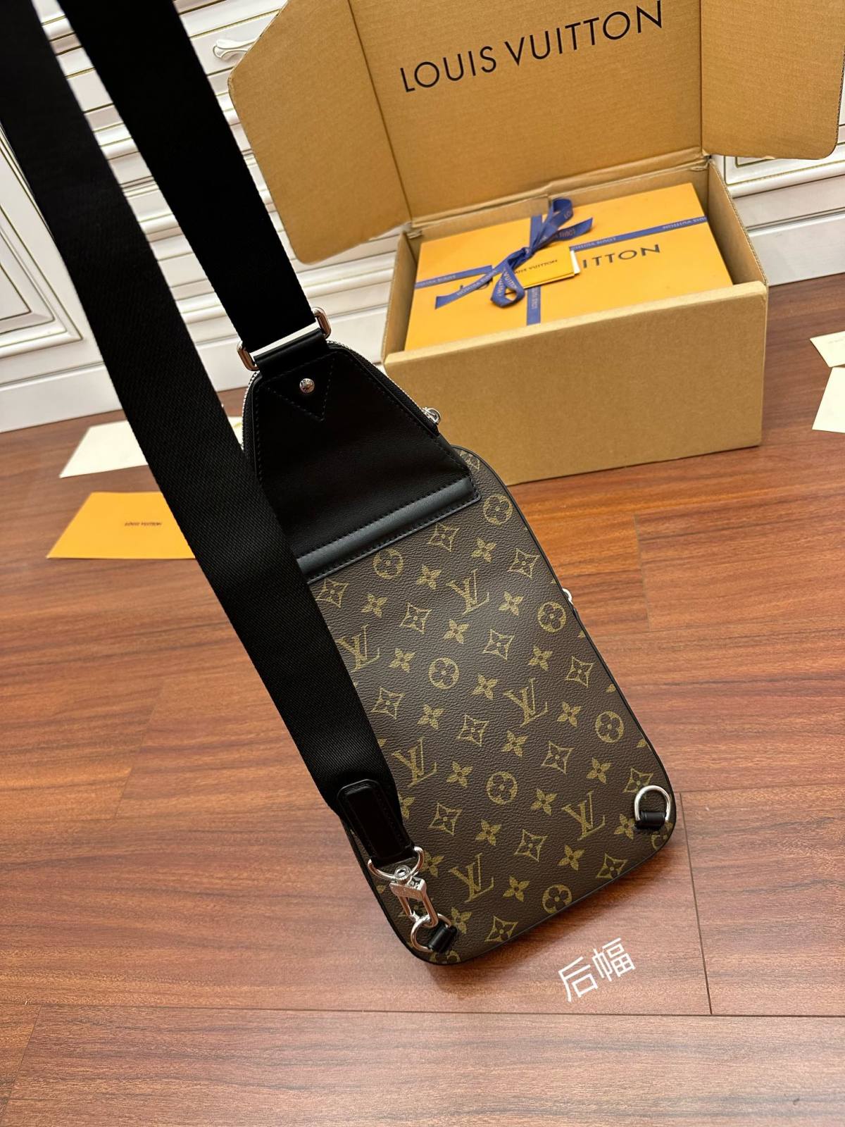 Ellebag’s Expert Replication: Louis Vuitton M46327 Avenue Shoulder Bag-Bedste kvalitet Fake Louis Vuitton Bag Online Store, Replica designer bag ru