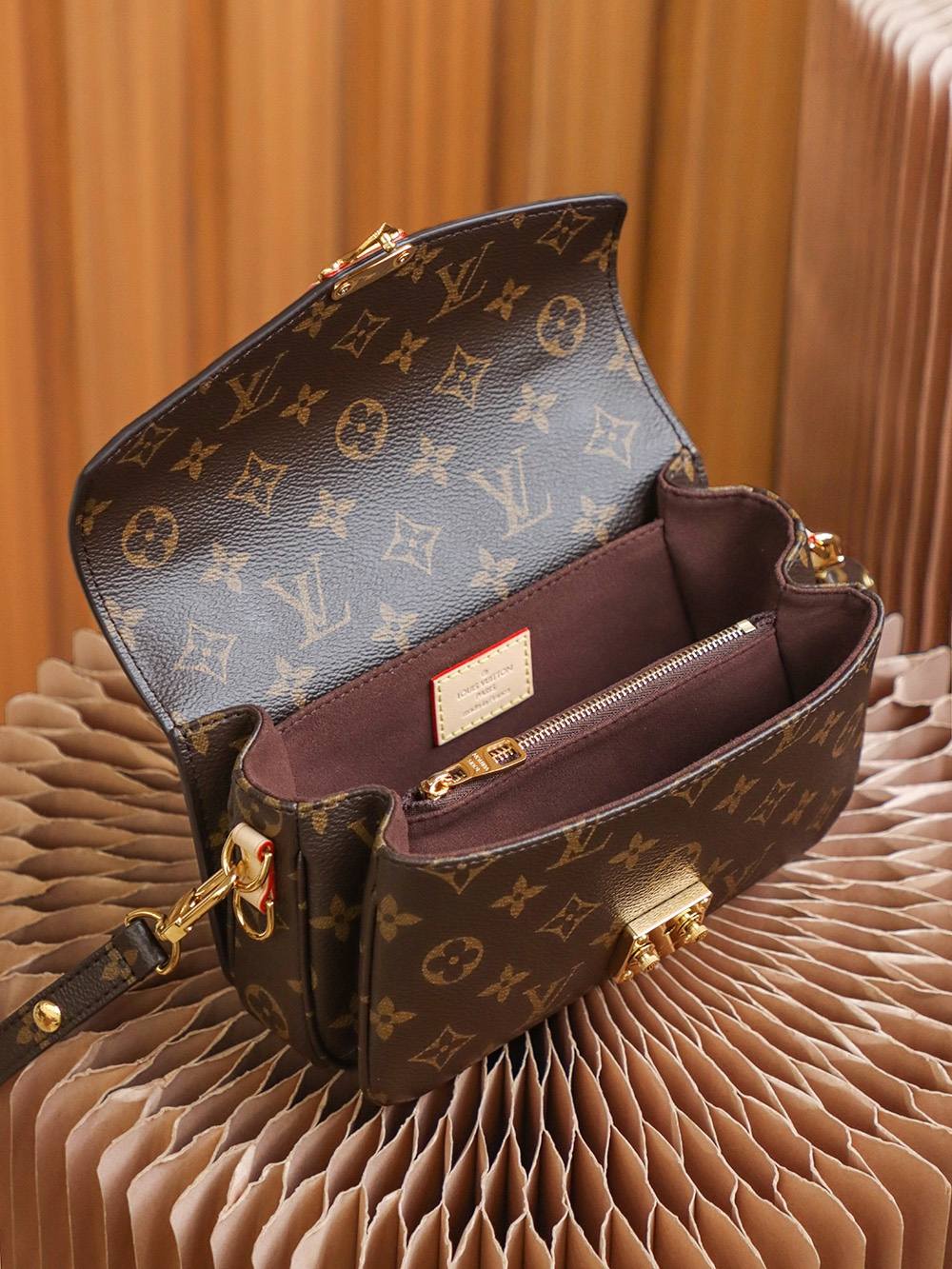 Ellebag’s Expert Replication: Louis Vuitton POCHETTE MÉTIS East West Handbag (M46279)-Najlepsza jakość fałszywych torebek Louis Vuitton Sklep internetowy, projektant repliki torebki ru