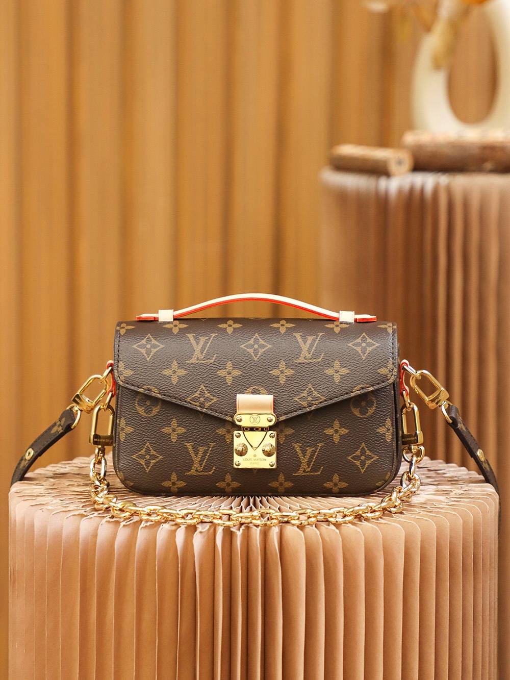 Ellebag’s Expert Replication: Louis Vuitton POCHETTE MÉTIS East West Handbag (M46279)-最高品質の偽のルイヴィトンバッグオンラインストア、レプリカデザイナーバッグru