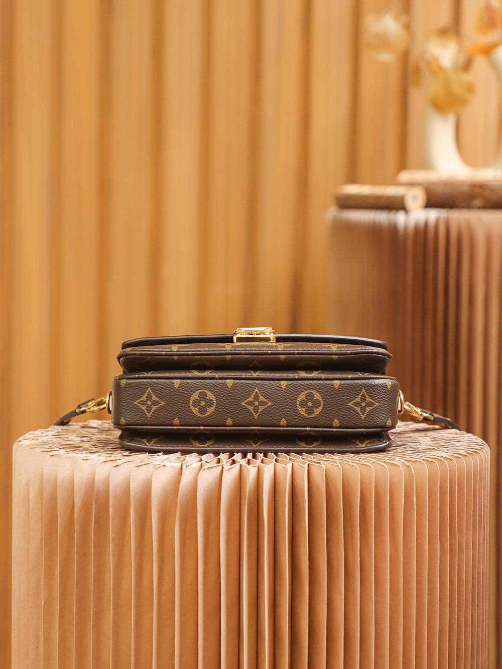 Ellebag’s Expert Replication: Louis Vuitton POCHETTE MÉTIS East West Handbag (M46279)-Bedste kvalitet Fake Louis Vuitton Bag Online Store, Replica designer bag ru