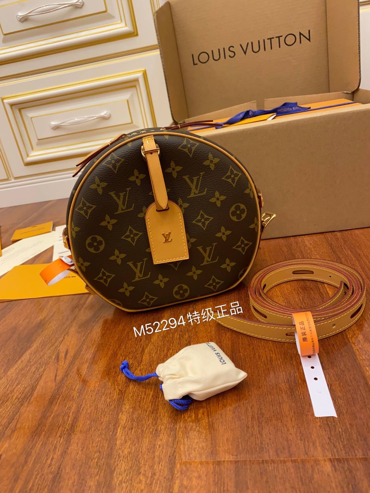 Ellebag’s Masterful Replication: Louis Vuitton BOITE CHAPEAU SOUPLE (M52294)-בעסטער קוואַליטעט שווינדל לוי ווויטטאָן באַג אָנליין קראָם, רעפּליקע דיזיינער זעקל רו