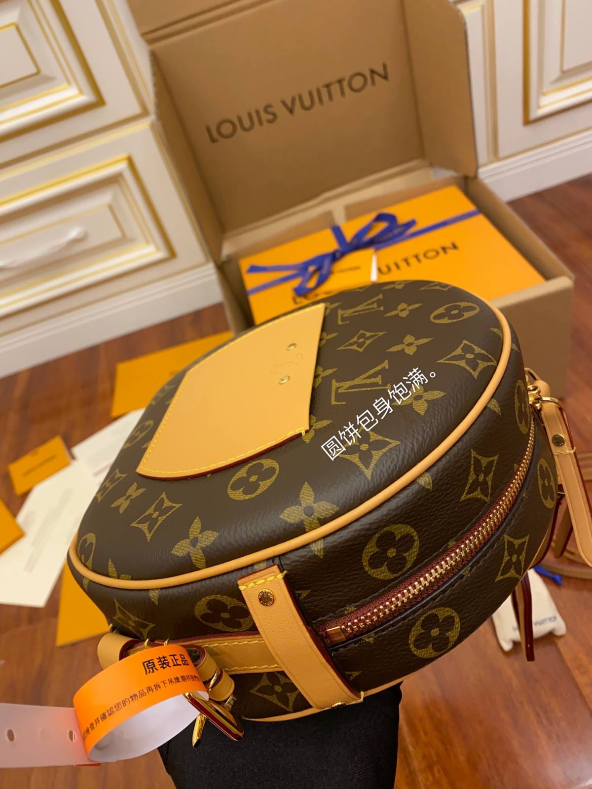 Ellebag’s Masterful Replication: Louis Vuitton BOITE CHAPEAU SOUPLE (M52294)-Umgangatho ogqwesileyo woMgangatho weFake weLouis Vuitton kwiVenkile ye-Intanethi, ibhegi yomyili weReplica ru