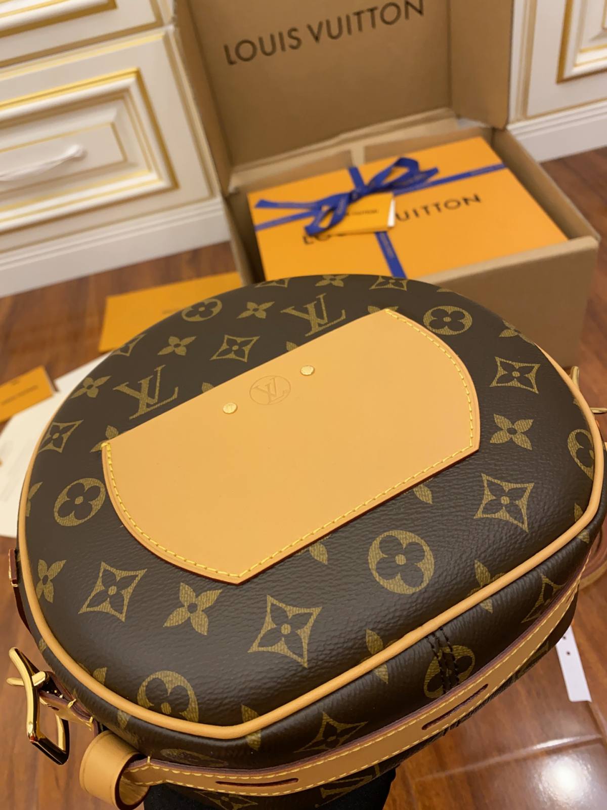 Ellebag’s Masterful Replication: Louis Vuitton BOITE CHAPEAU SOUPLE (M52294)-Best Quality Replica designer Bag factory in China