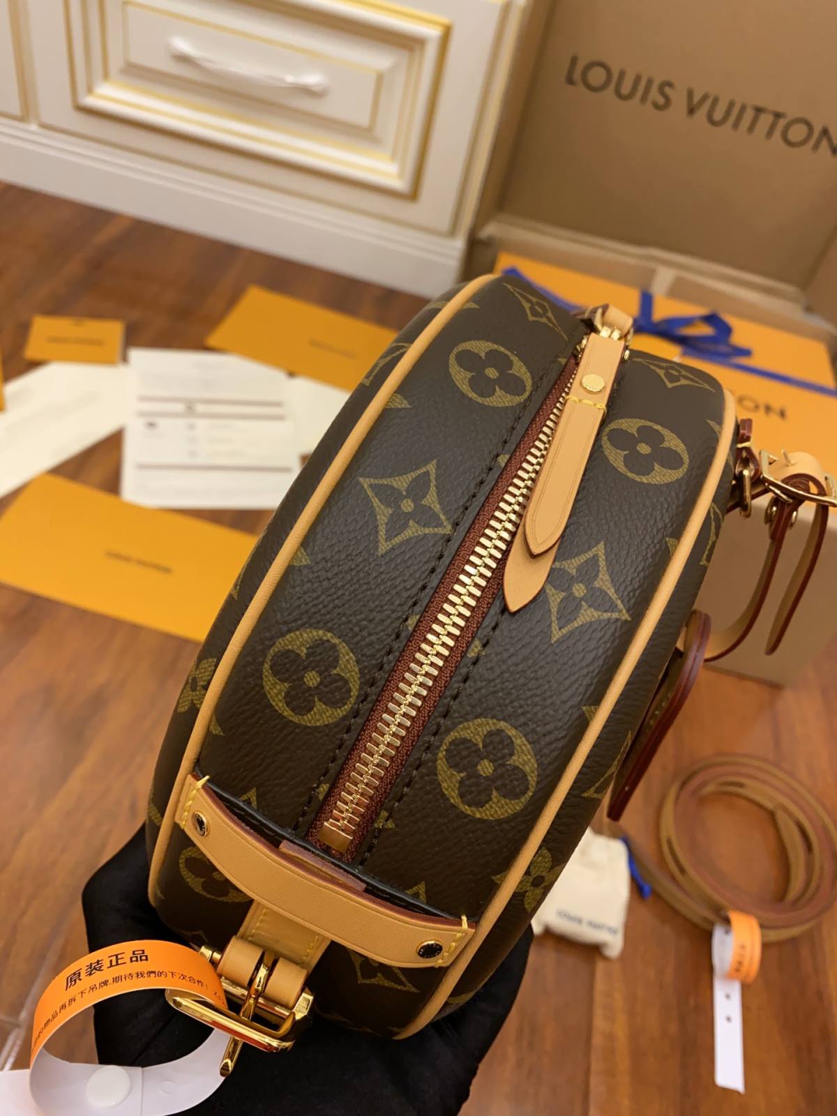 Ellebag’s Masterful Replication: Louis Vuitton BOITE CHAPEAU SOUPLE (M52294)-בעסטער קוואַליטעט שווינדל לוי ווויטטאָן באַג אָנליין קראָם, רעפּליקע דיזיינער זעקל רו