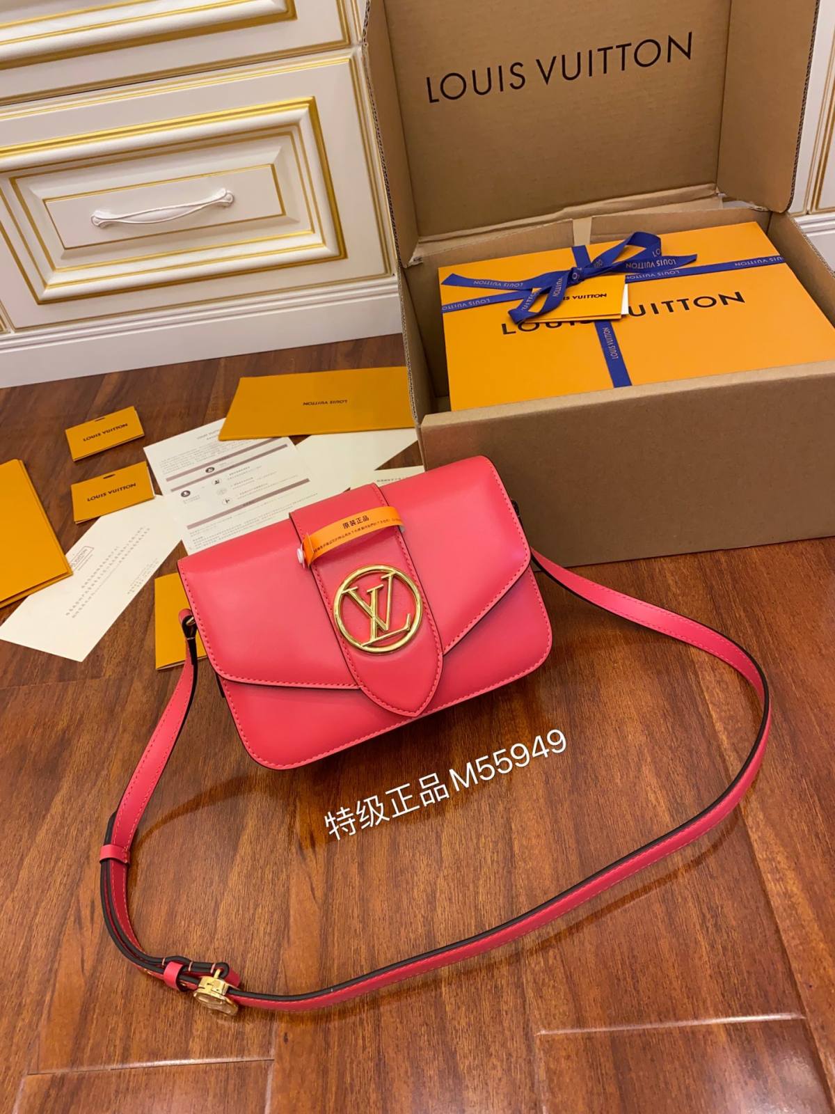 Ellebag’s Expert Replication: Louis Vuitton LV Pont 9 Handbag in Fuchsia-En İyi Kalite Sahte Louis Vuitton Çanta Online Mağazası, Çoğaltma tasarımcı çanta ru