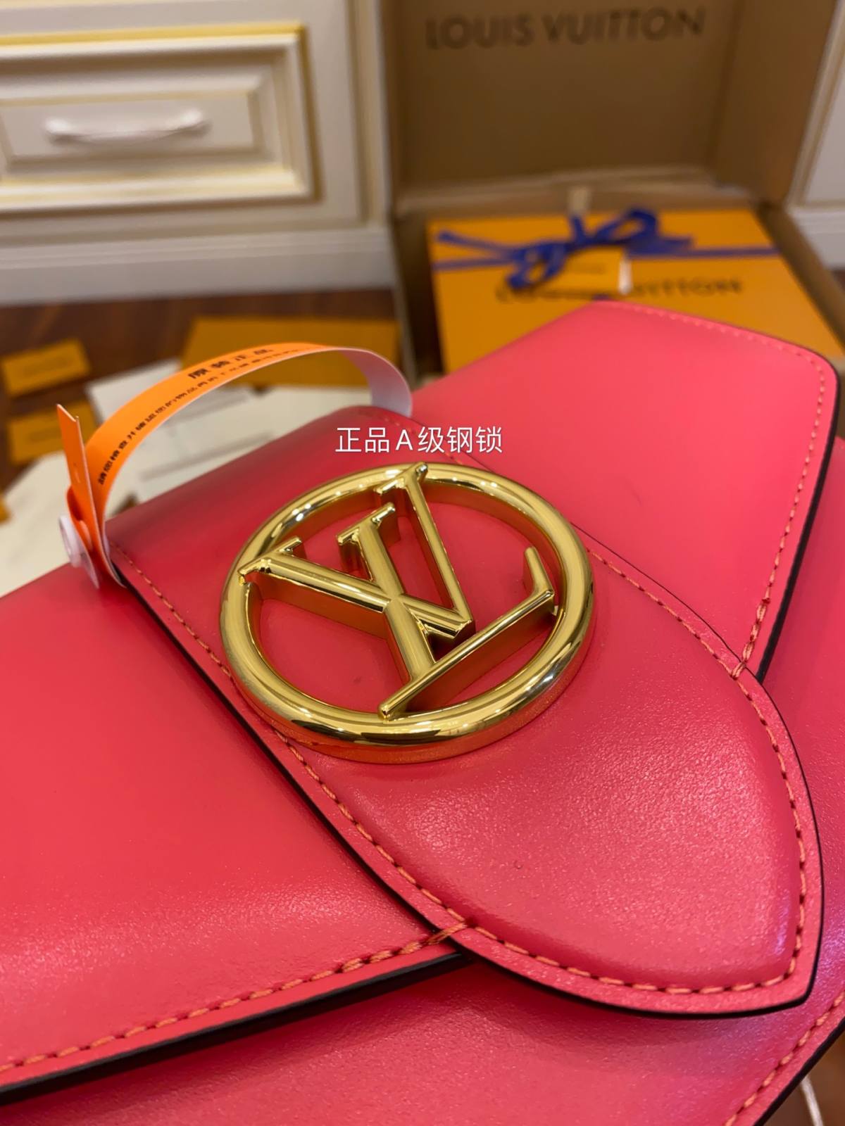 Ellebag’s Expert Replication: Louis Vuitton LV Pont 9 Handbag in Fuchsia-Tayada ugu Fiican ee Louis Vuitton Boorsada Online Store, Bac naqshadeeye nuqul ah