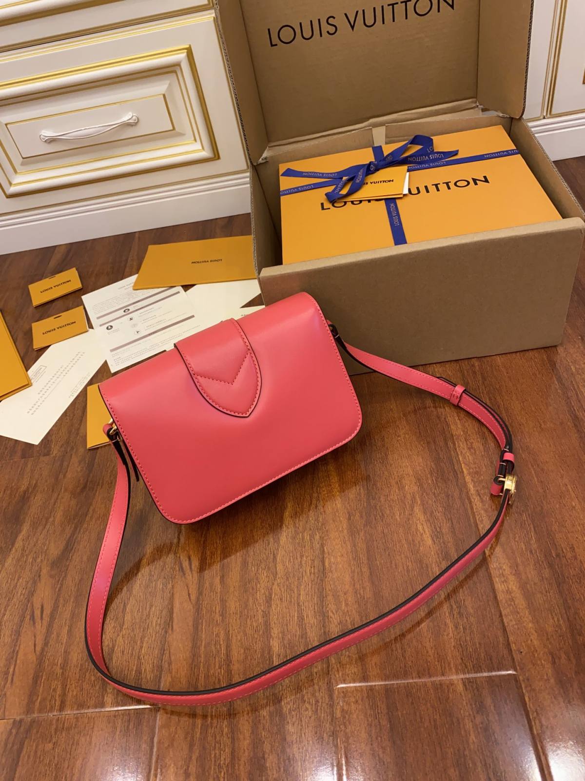 Ellebag’s Expert Replication: Louis Vuitton LV Pont 9 Handbag in Fuchsia-Najlepsza jakość fałszywych torebek Louis Vuitton Sklep internetowy, projektant repliki torebki ru