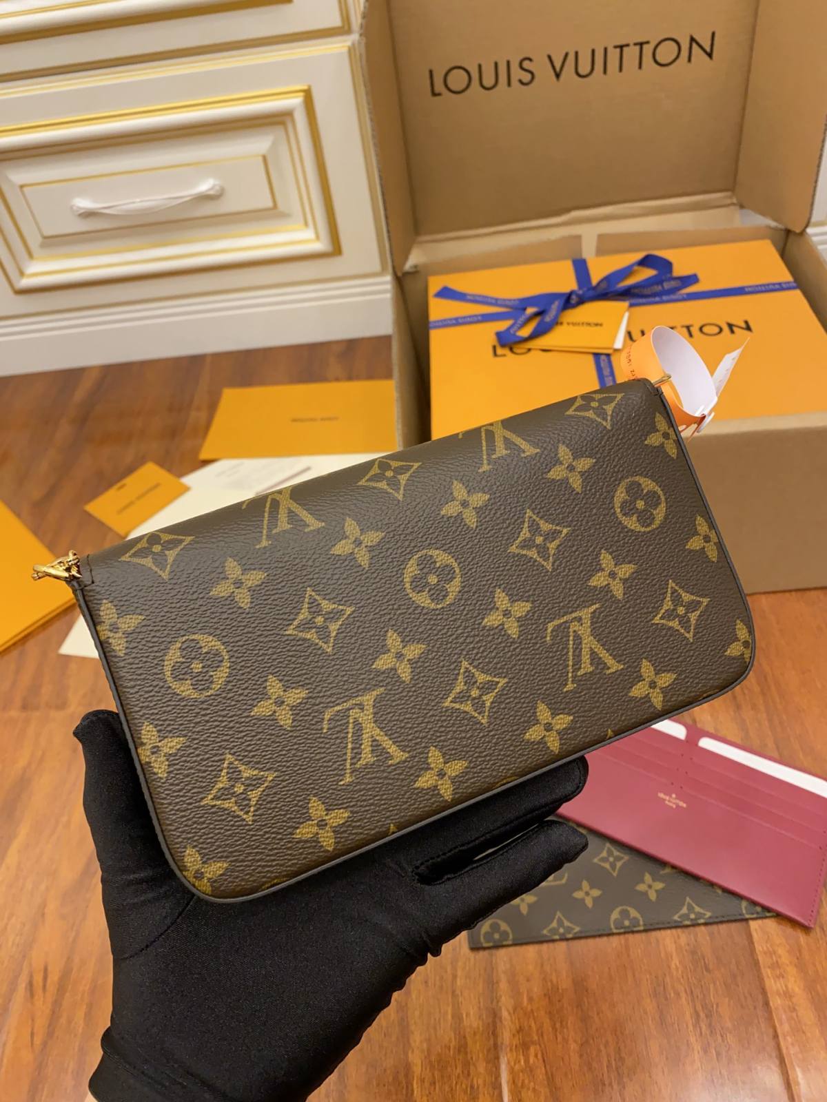 Ellebag’s Replication Mastery: Louis Vuitton Pochette FÉLICIE Handbag (M61276/M81896)-Интернет-магазин поддельной сумки Louis Vuitton лучшего качества, копия дизайнерской сумки ru