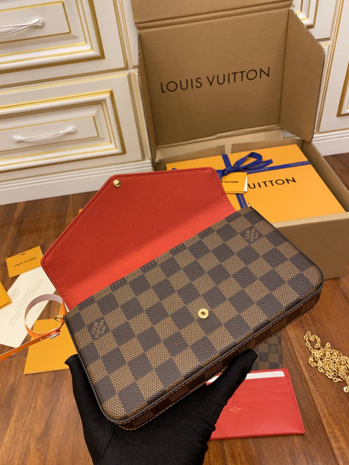 Ellebag’s Expert Replication: Louis Vuitton N63032 Damier Ebène Pochette FÉLICIE Chain Bag-Ti o dara ju Didara iro Louis Vuitton apo Online itaja, Ajọra onise apo ru