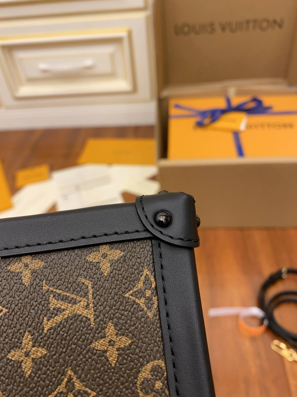 Ellebag’s Replication Excellence: Louis Vuitton M63913 Monogram Trunk Vertical Chain Bag-Best Quality Fake Louis Vuitton Bag Online Store, Replica designer bag ru