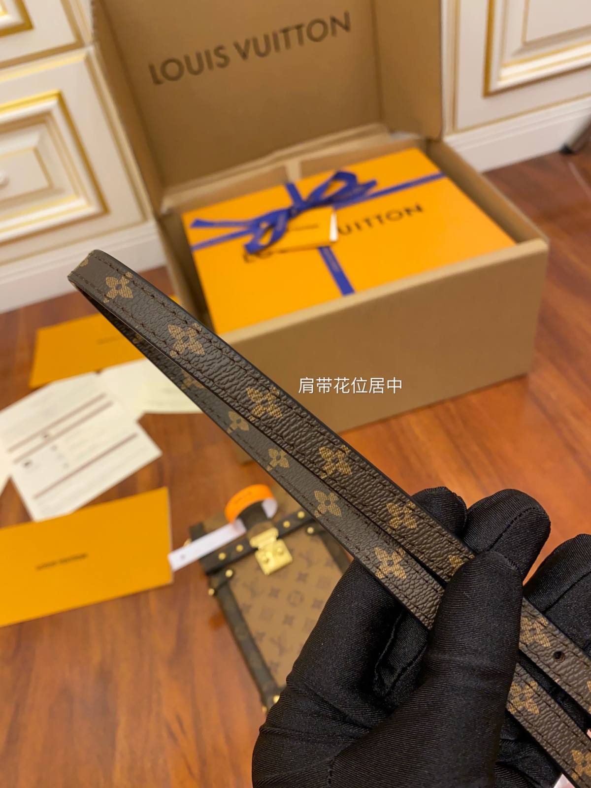 Ellebag’s Replication Expertise: Louis Vuitton M67873 Yellow Trunk Vertical Chain Bag-Kedai Dalam Talian Beg Louis Vuitton Palsu Kualiti Terbaik, Beg reka bentuk replika ru