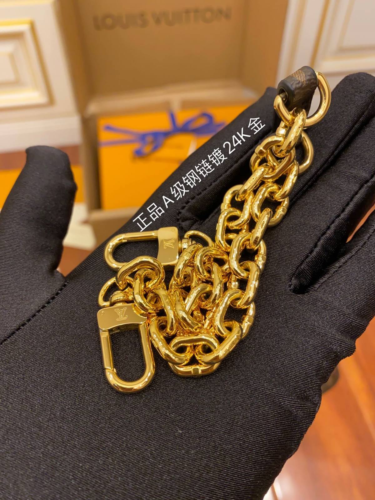 Ellebag’s Replication Expertise: Louis Vuitton M67873 Yellow Trunk Vertical Chain Bag-Bedste kvalitet Fake Louis Vuitton Bag Online Store, Replica designer bag ru