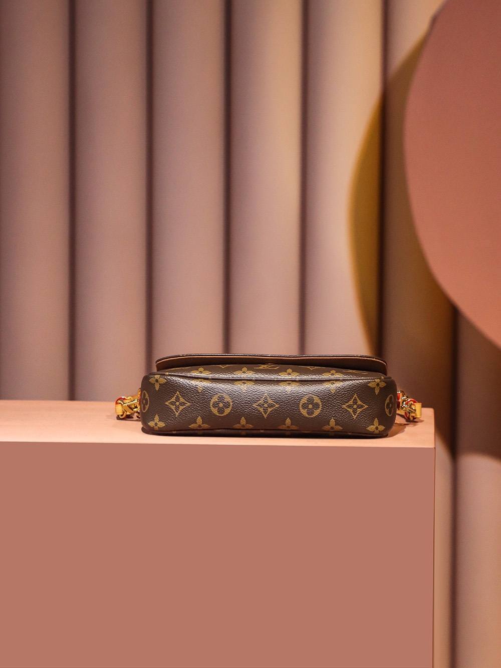 Ellebag’s Expert Replication: Louis Vuitton WALLET ON CHAIN IVY Handbag (M81911)-En İyi Kalite Sahte Louis Vuitton Çanta Online Mağazası, Çoğaltma tasarımcı çanta ru