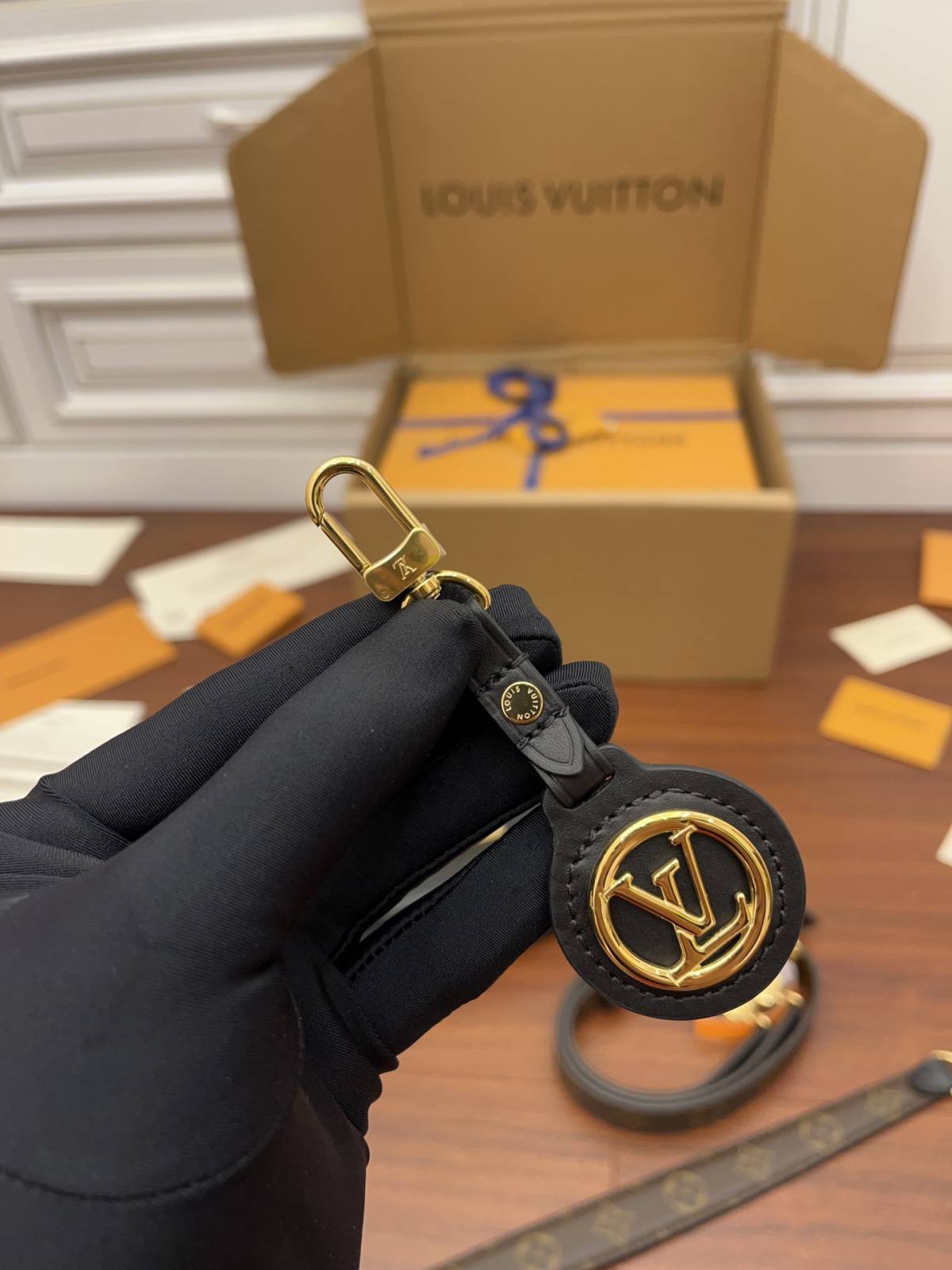 Ellebag’s Expert Replication: Louis Vuitton SWING Handbag (M20393) Black with S-lock Clasp-Best Quality Fake Louis Vuitton Bag Online Store, Replica designer bag ru