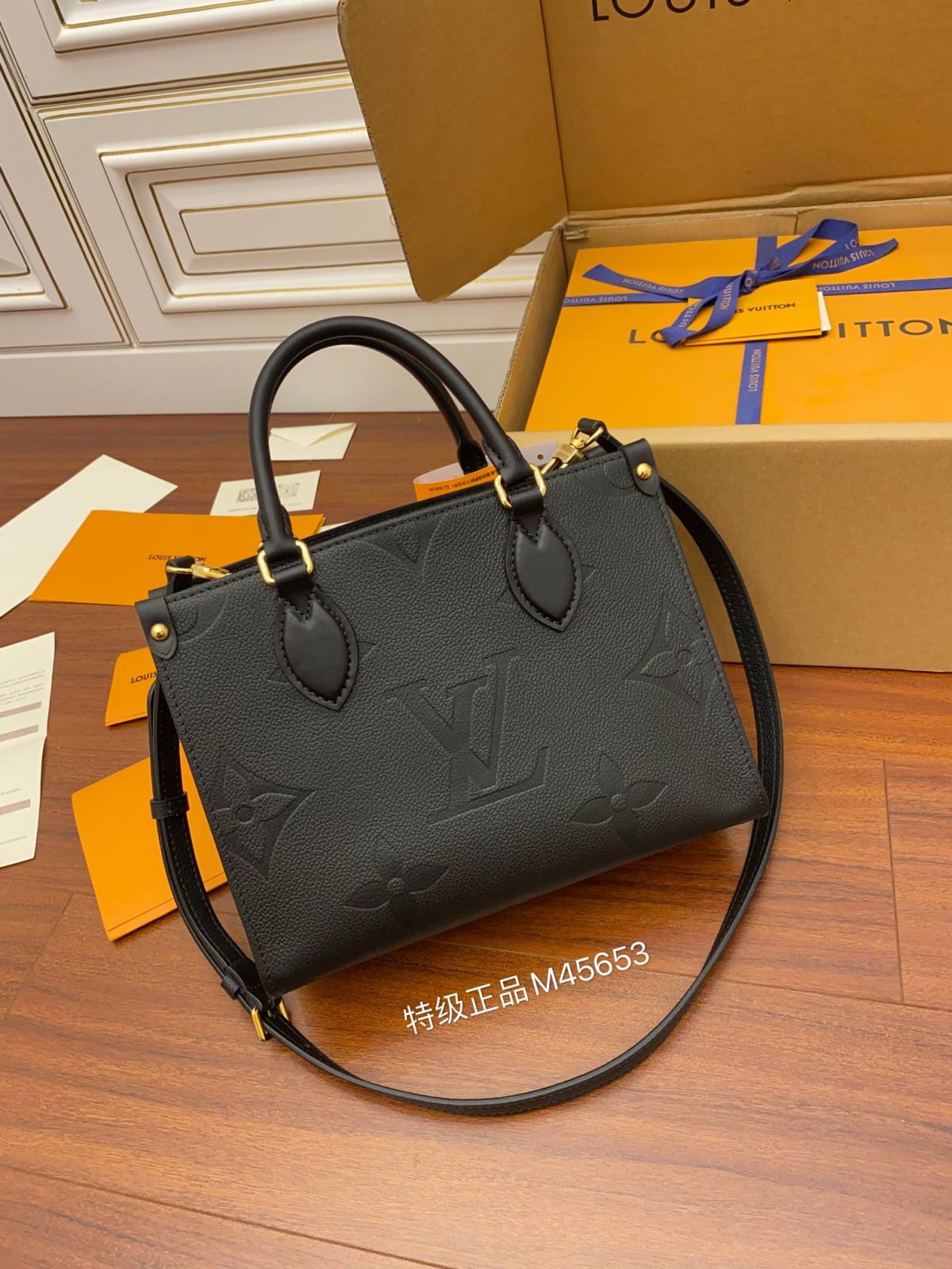 Ellebag’s Expert Replication: Louis Vuitton M45653 Black Pressed Flower Onthego Small Tote Bag-Լավագույն որակի կեղծ Louis Vuitton պայուսակների առցանց խանութ, Replica դիզայներական պայուսակ ru