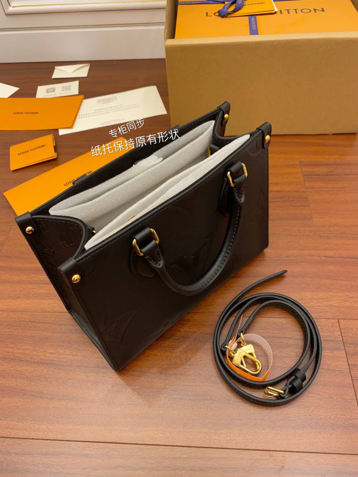 Ellebag’s Expert Replication: Louis Vuitton M45653 Black Pressed Flower Onthego Small Tote Bag-Best Quality Fake Louis Vuitton Bag Online Store ، حقيبة مصمم طبق الأصل ru