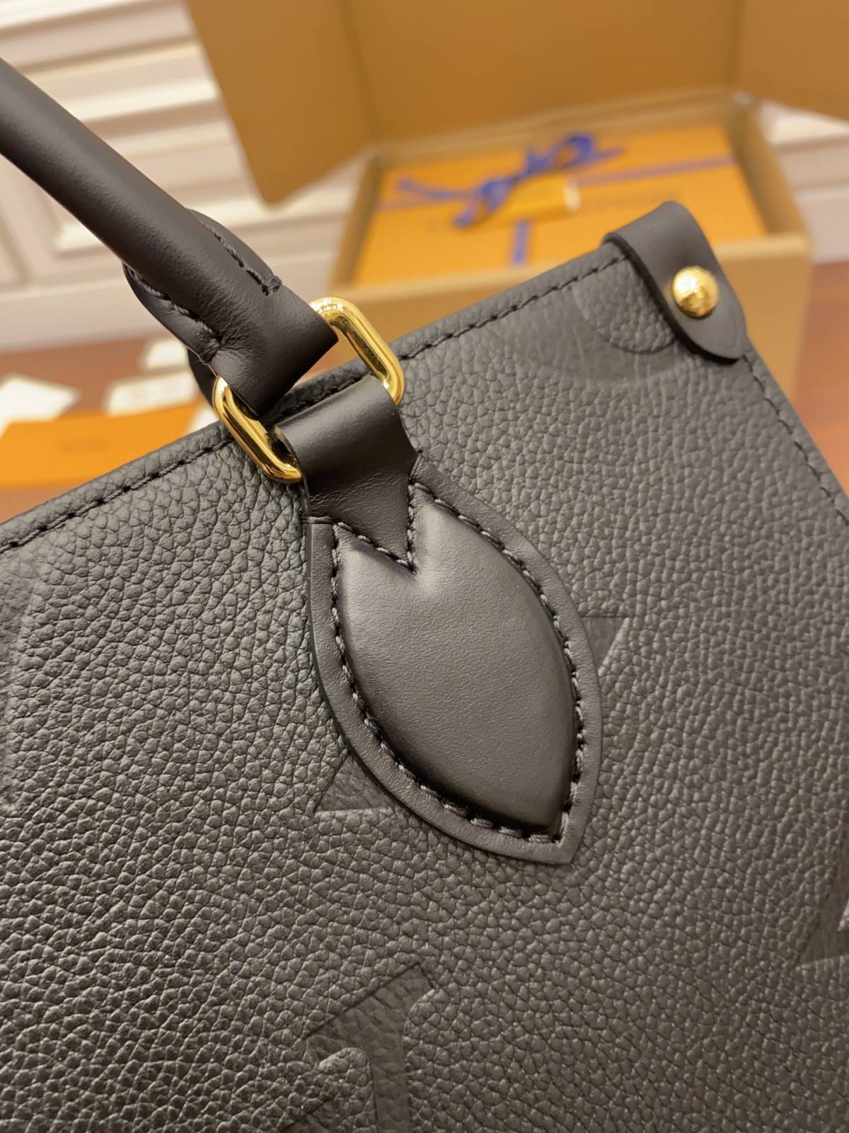 Ellebag’s Expert Replication: Louis Vuitton M45653 Black Pressed Flower Onthego Small Tote Bag-Best Quality Replica designer Bag factory in China