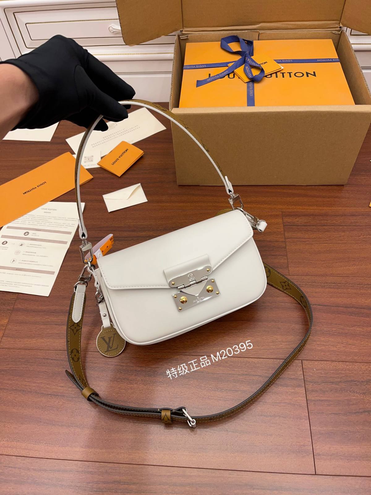 Ellebag’s Expert Replication: Louis Vuitton SWING Handbag (M20395) White-Najlepsza jakość fałszywych torebek Louis Vuitton Sklep internetowy, projektant repliki torebki ru