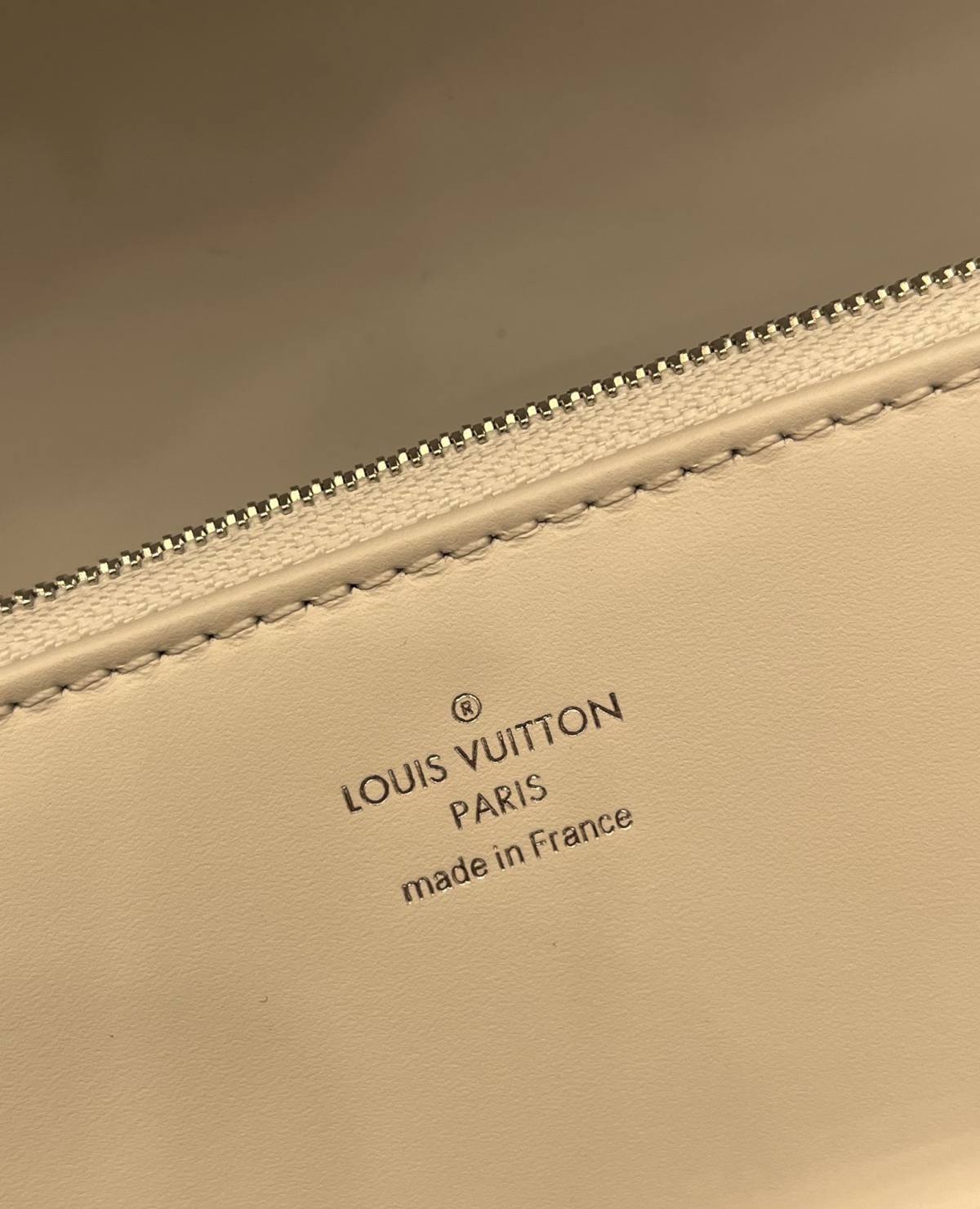 Ellebag’s Expert Replication: Louis Vuitton SWING Handbag (M20395) White-Najlepsza jakość fałszywych torebek Louis Vuitton Sklep internetowy, projektant repliki torebki ru