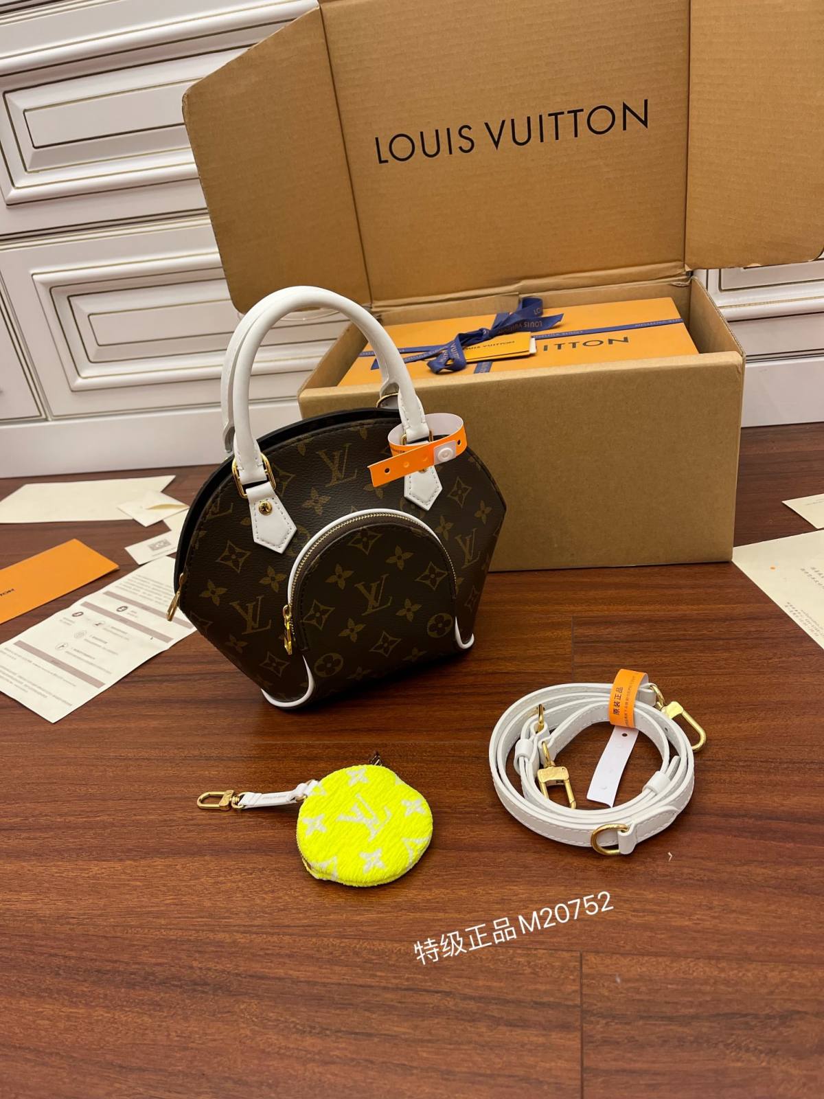 Ellebag’s Expert Replication: Louis Vuitton ELLIPSE BB Handbag (M20752) by Nicolas Ghesquière-Negoziu in linea di borse Louis Vuitton falsi di migliore qualità, borsa di design di replica ru