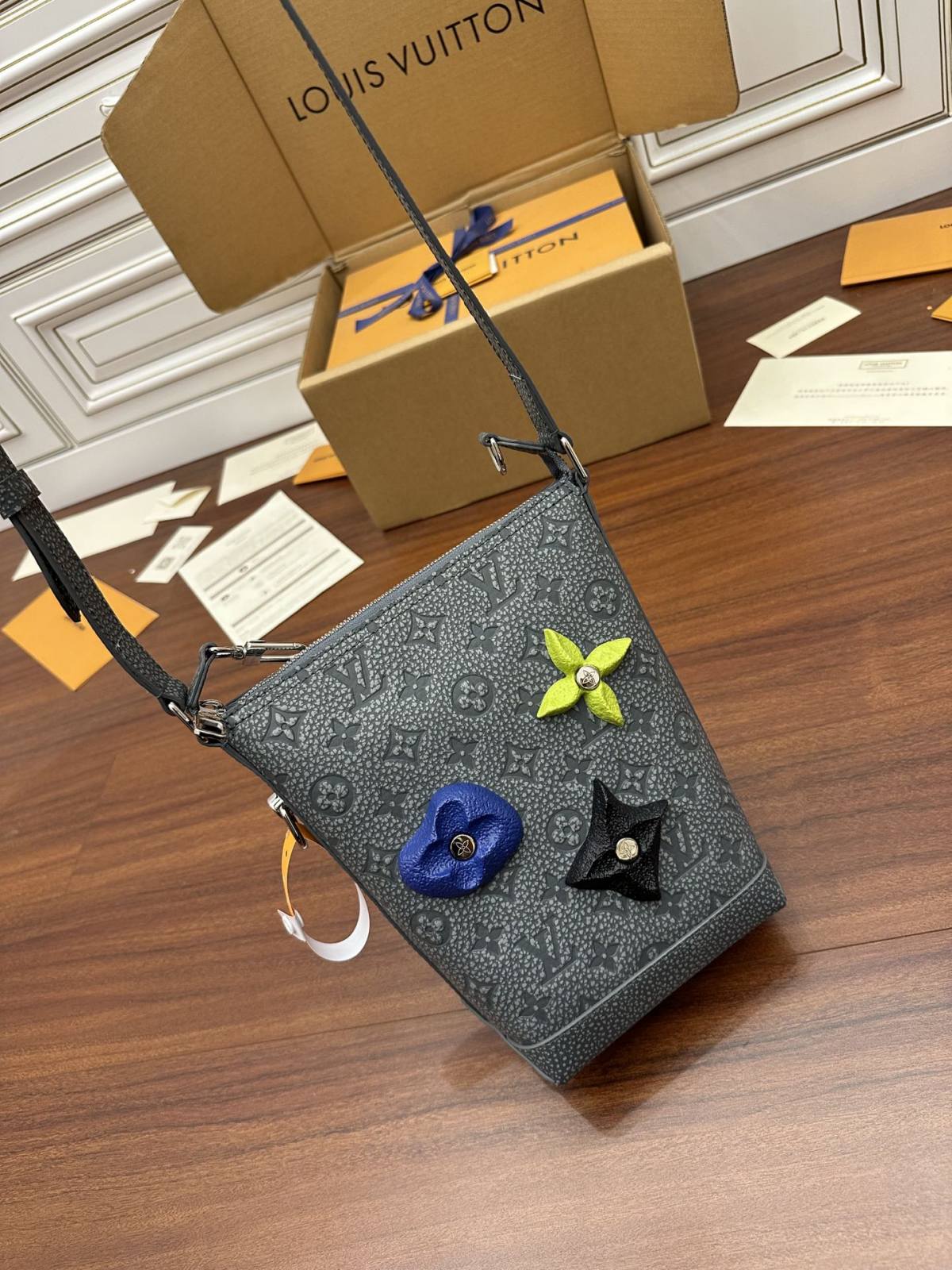 Ellebag’s Expert Replication: Louis Vuitton HOBO CRUISER Small Handbag (M20875)-Best Quality Fake Louis Vuitton Bag Online Store ، حقيبة مصمم طبق الأصل ru