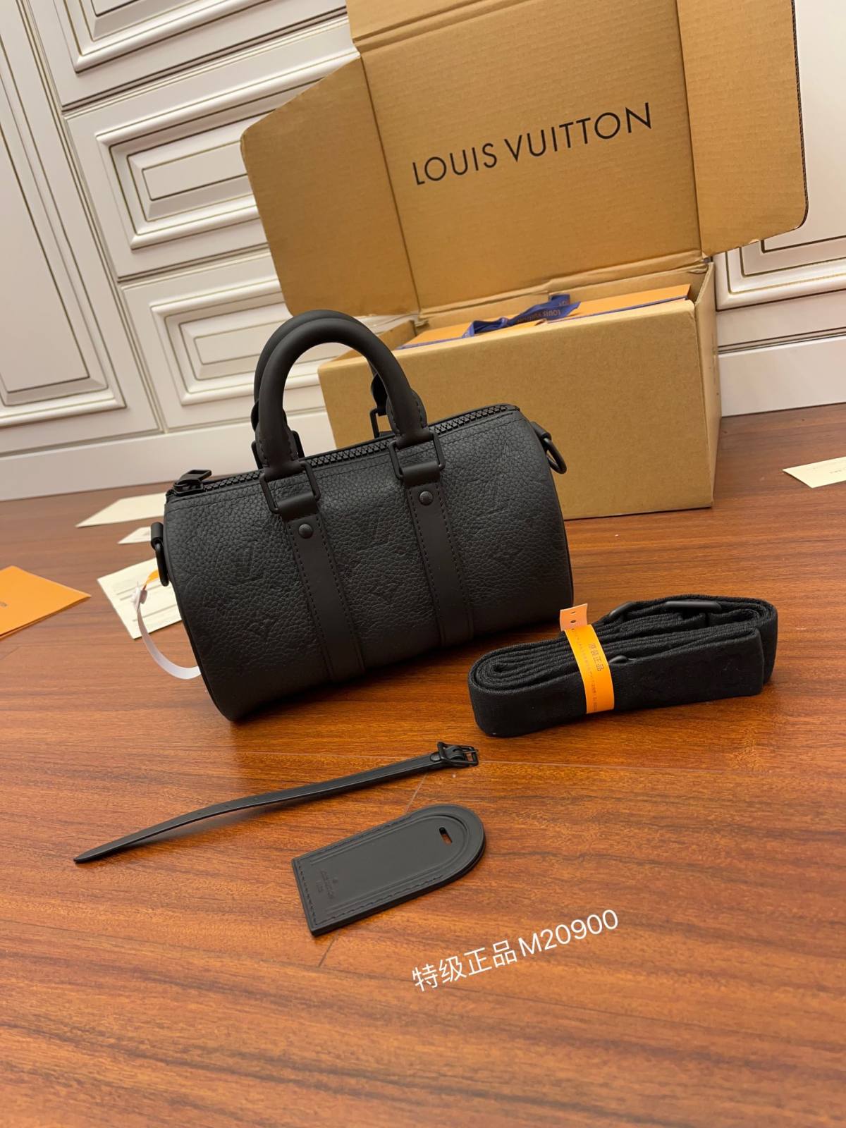 Ellebag’s Expert Replication: Louis Vuitton M20900 All Leather Keepall Mini Taurillon Monogram-ហាងអនឡាញកាបូប Louis Vuitton ក្លែងក្លាយដែលមានគុណភាពល្អបំផុត កាបូបអ្នករចនាម៉ូដចម្លង ru