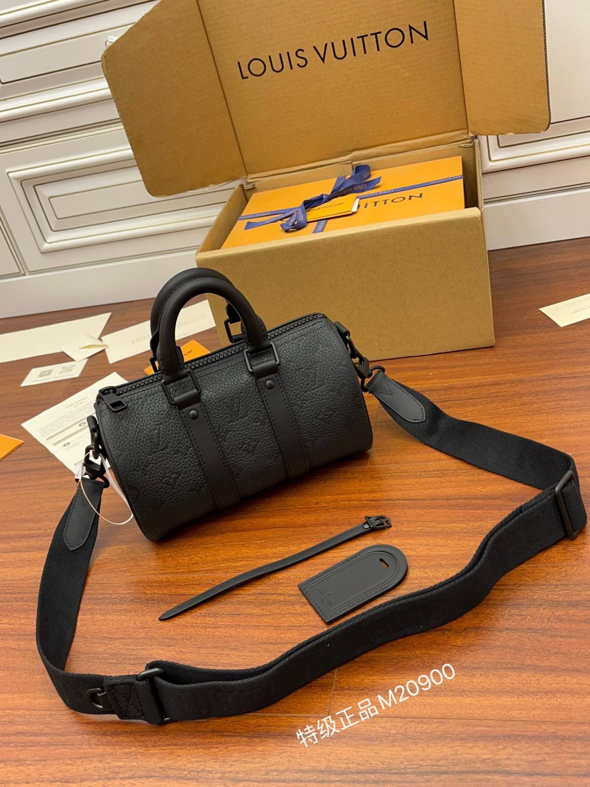 Ellebag’s Expert Replication: Louis Vuitton M20900 All Leather Keepall Mini Taurillon Monogram-Botiga en línia de bosses falses de Louis Vuitton de millor qualitat, rèplica de bosses de disseny ru